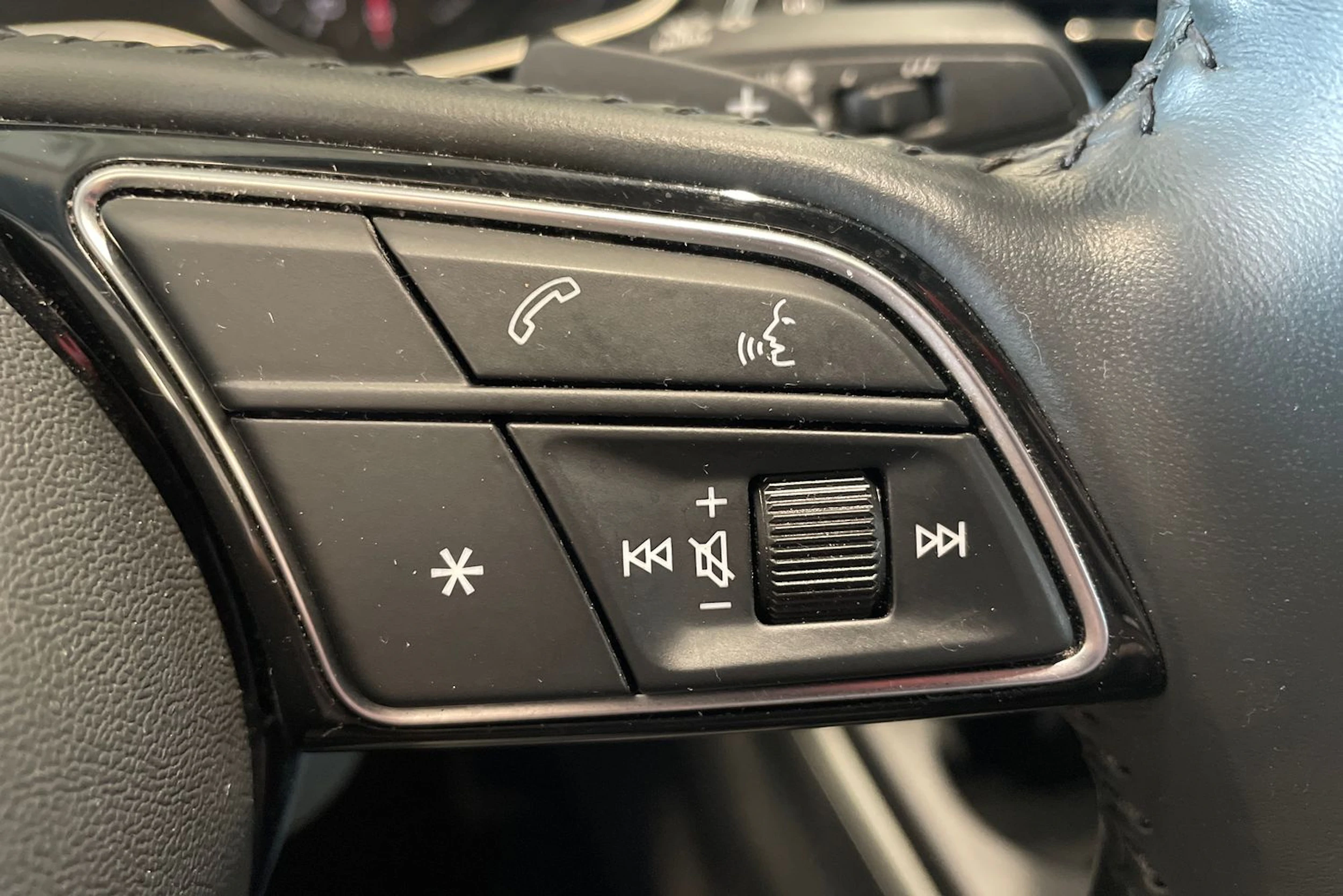 valkoinen Audi A4 2020 kuva 13.