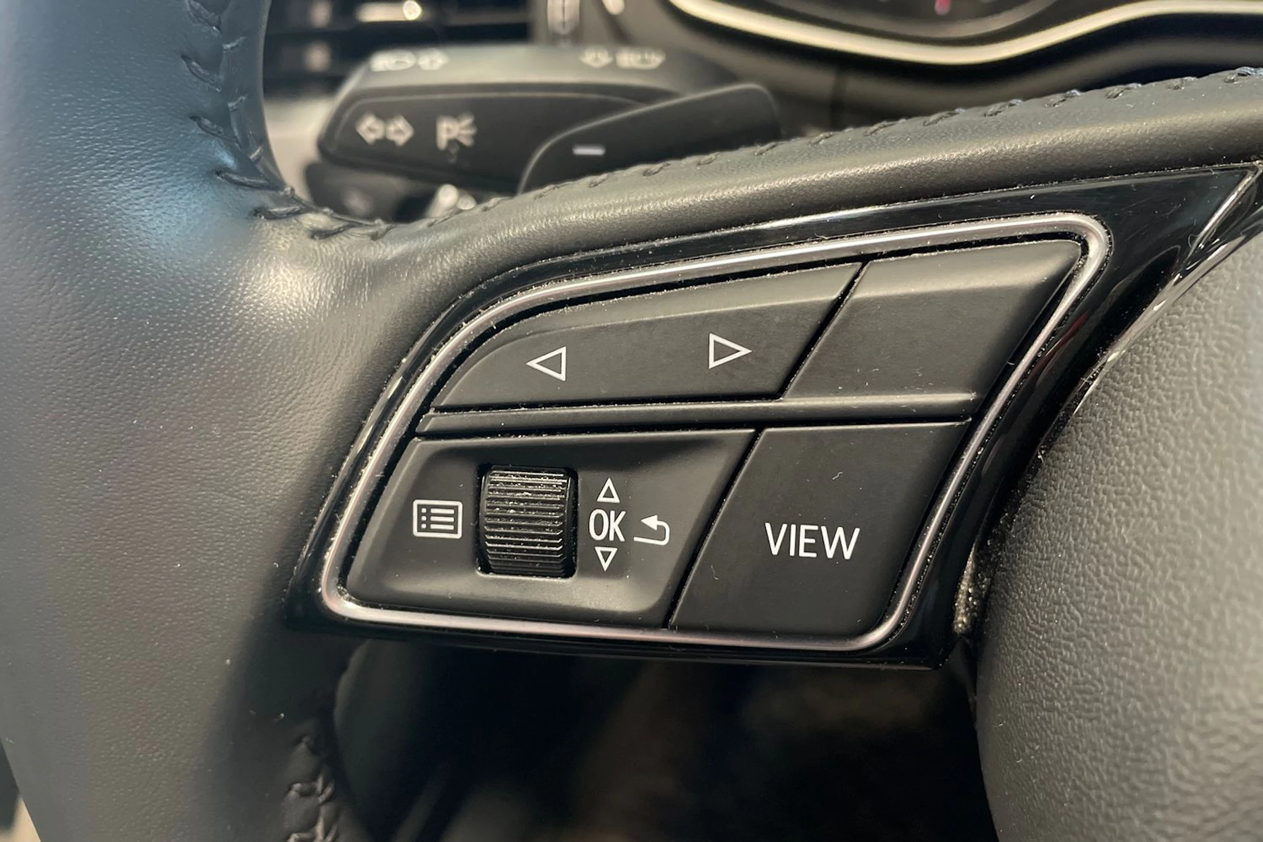 valkoinen Audi A4 2020 kuva 14.