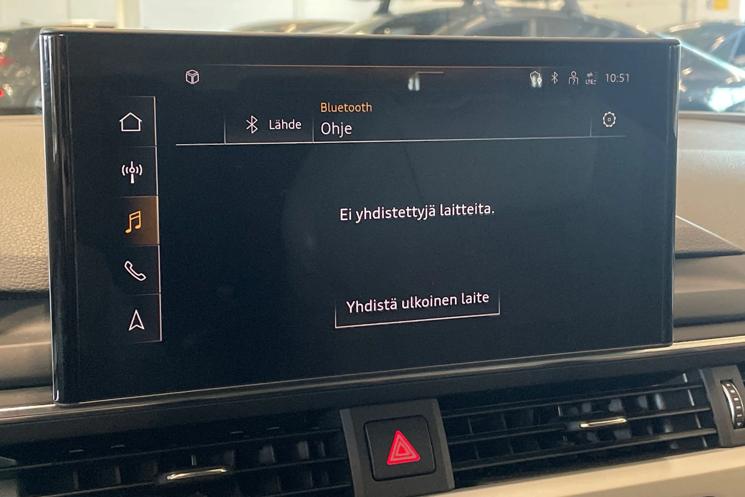 valkoinen Audi A4 2020 kuva 19.