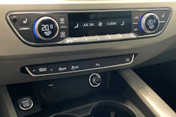 valkoinen Audi A4 2020 kuva 26.