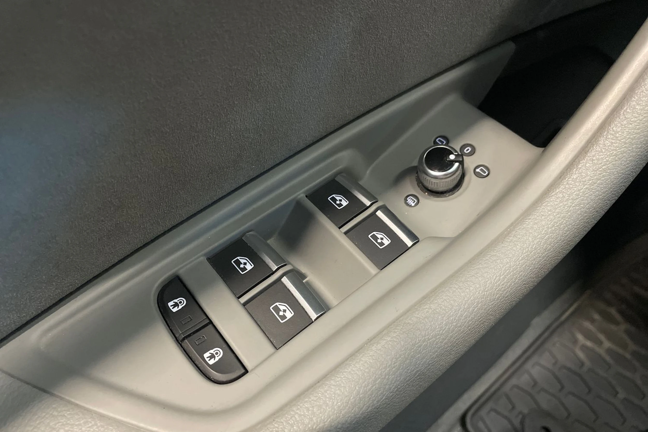 valkoinen Audi A4 2020 kuva 28.