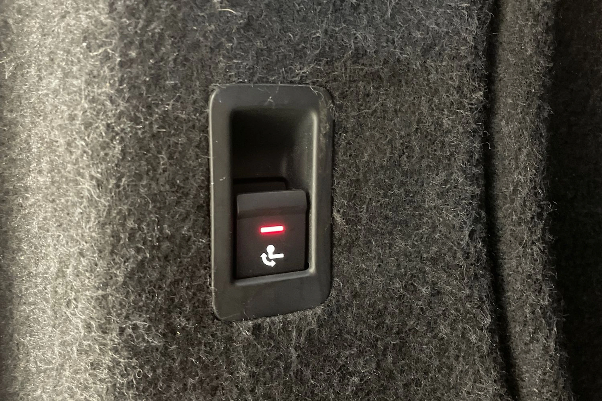 valkoinen Audi A4 2020 kuva 32.