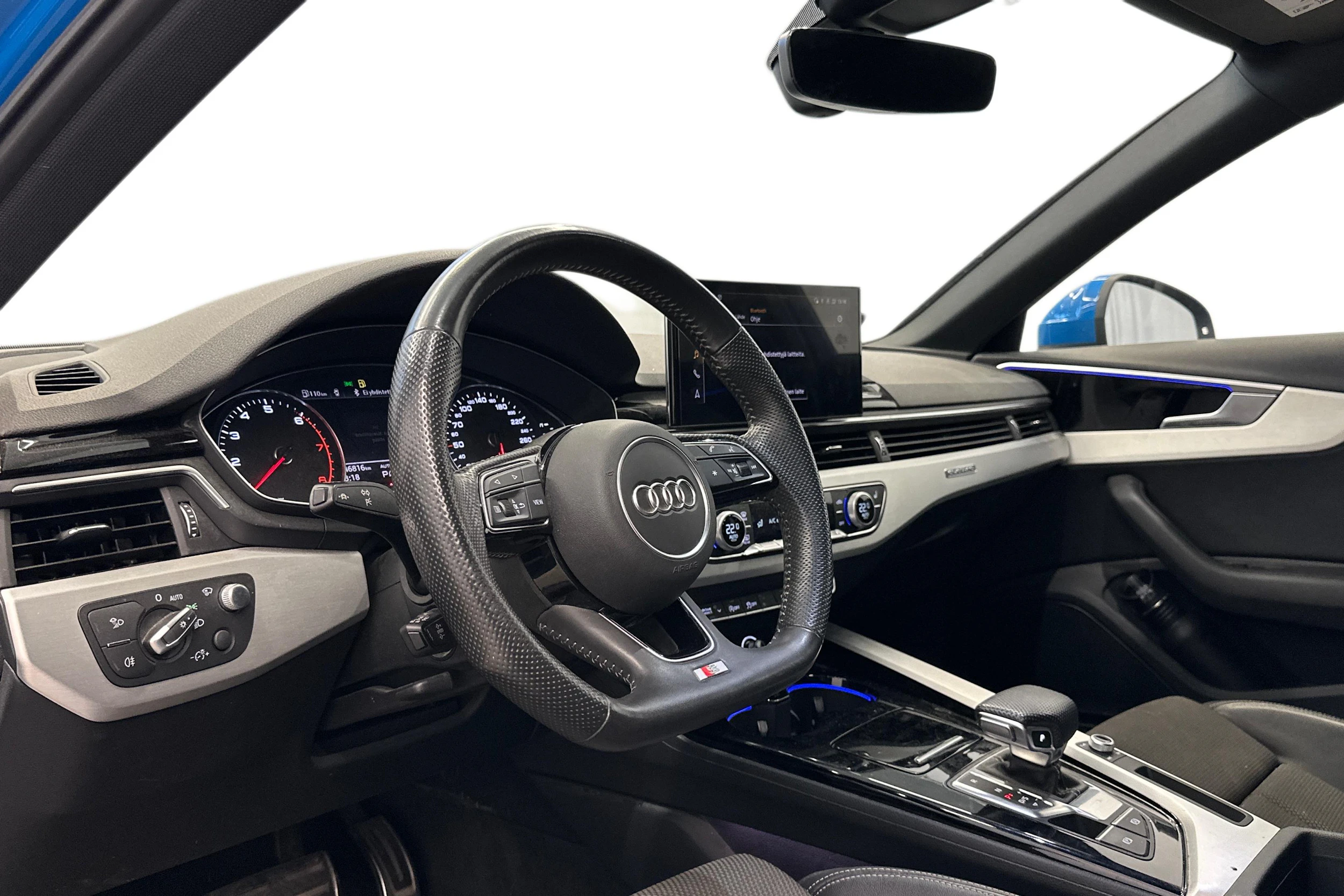 sininen Audi A4 2020 kuva 3.