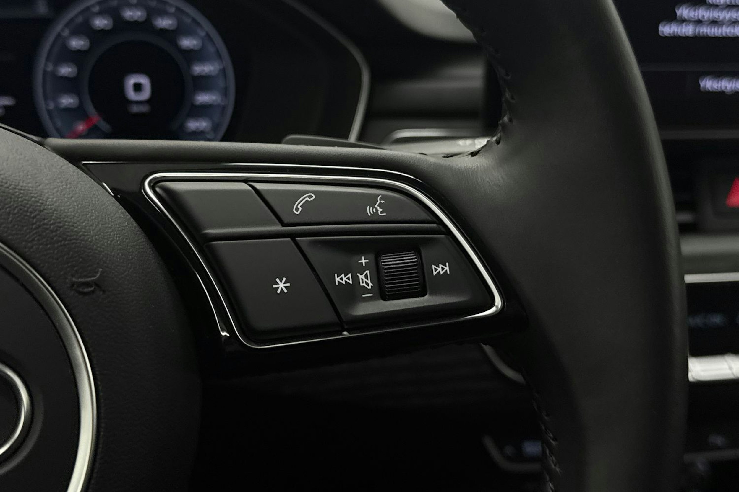 Sininen Audi A4 2019 kuva 15.