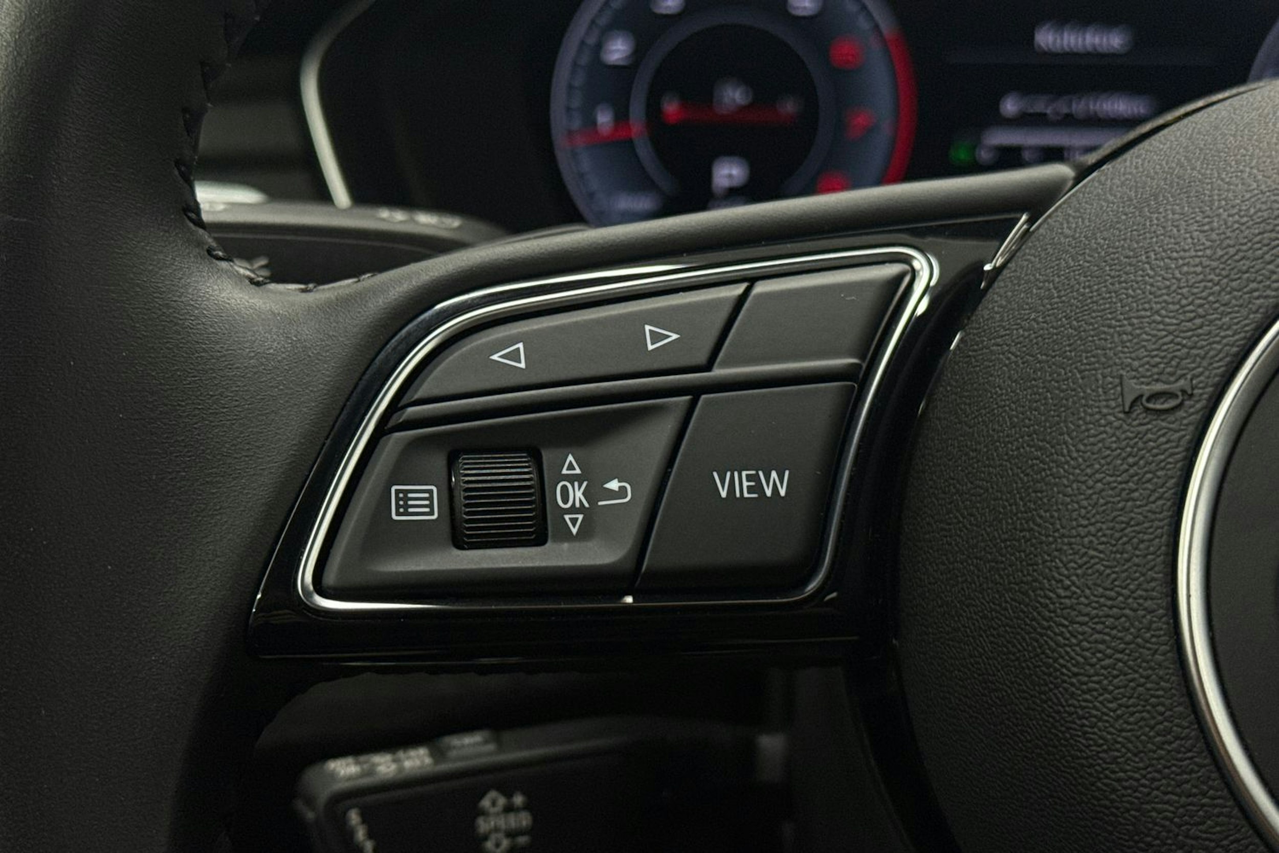 Sininen Audi A4 2019 kuva 16.