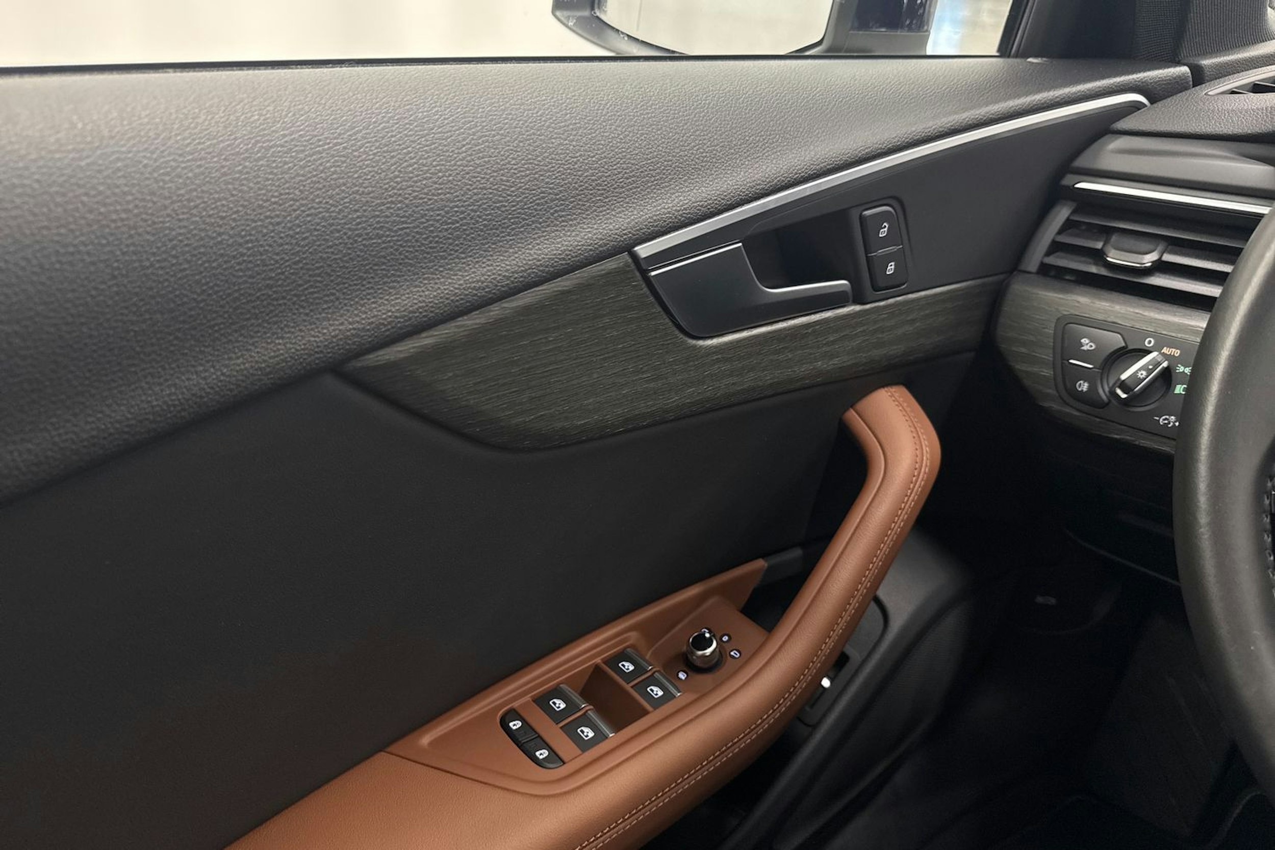 Sininen Audi A4 2019 kuva 19.