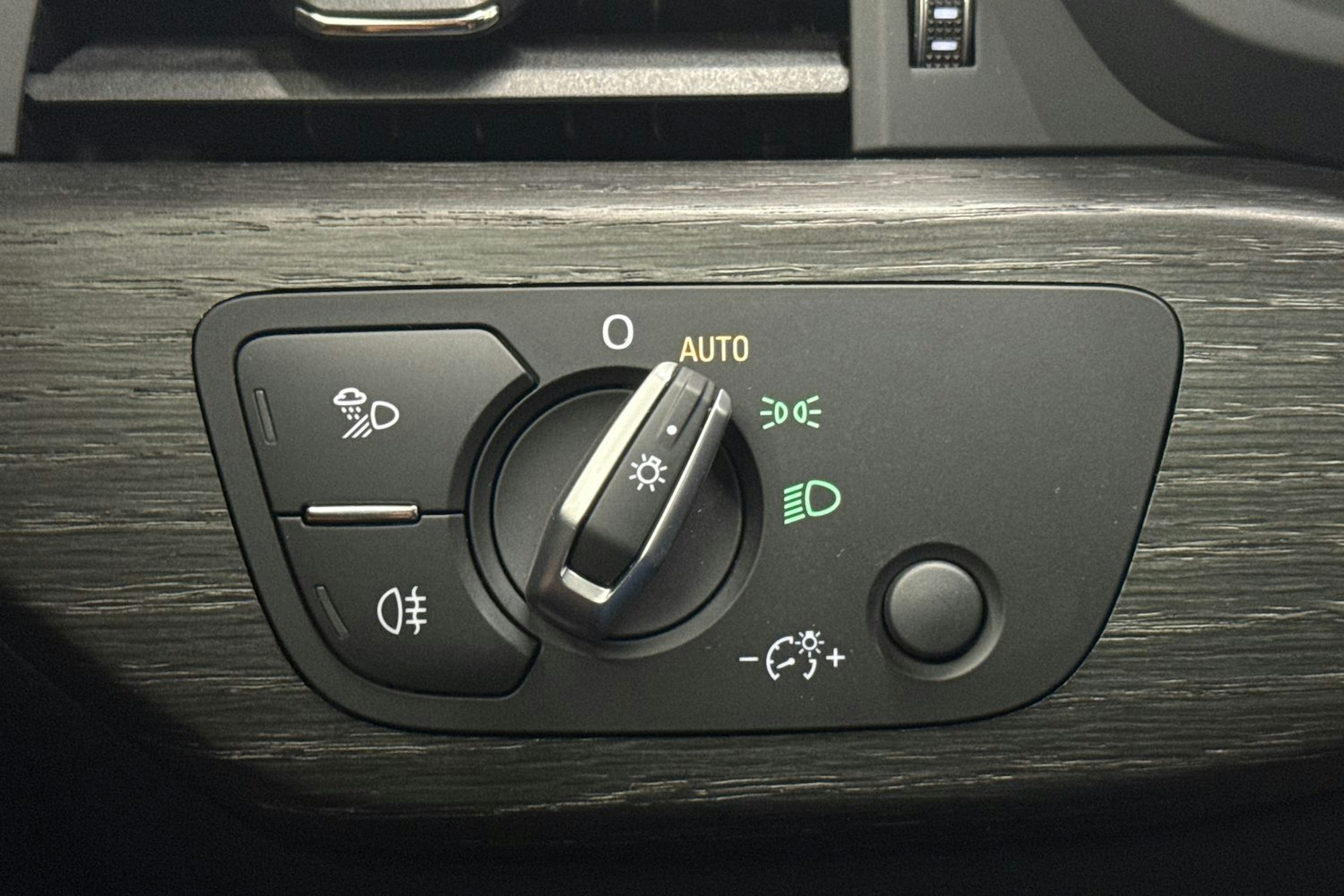 Sininen Audi A4 2019 kuva 20.