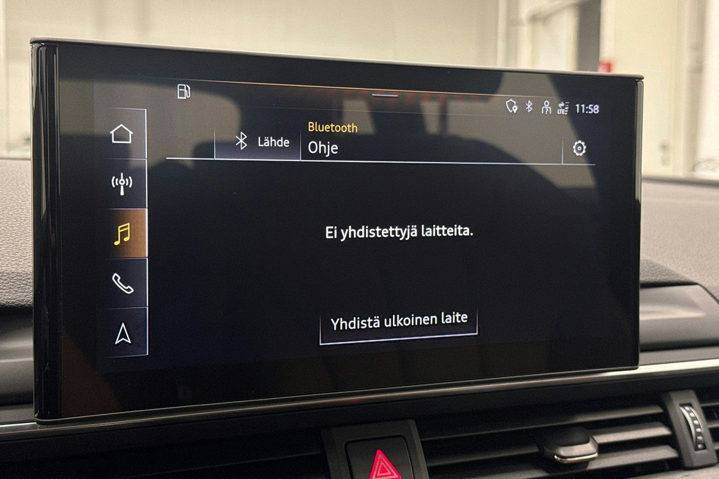 Sininen Audi A4 2019 kuva 23.