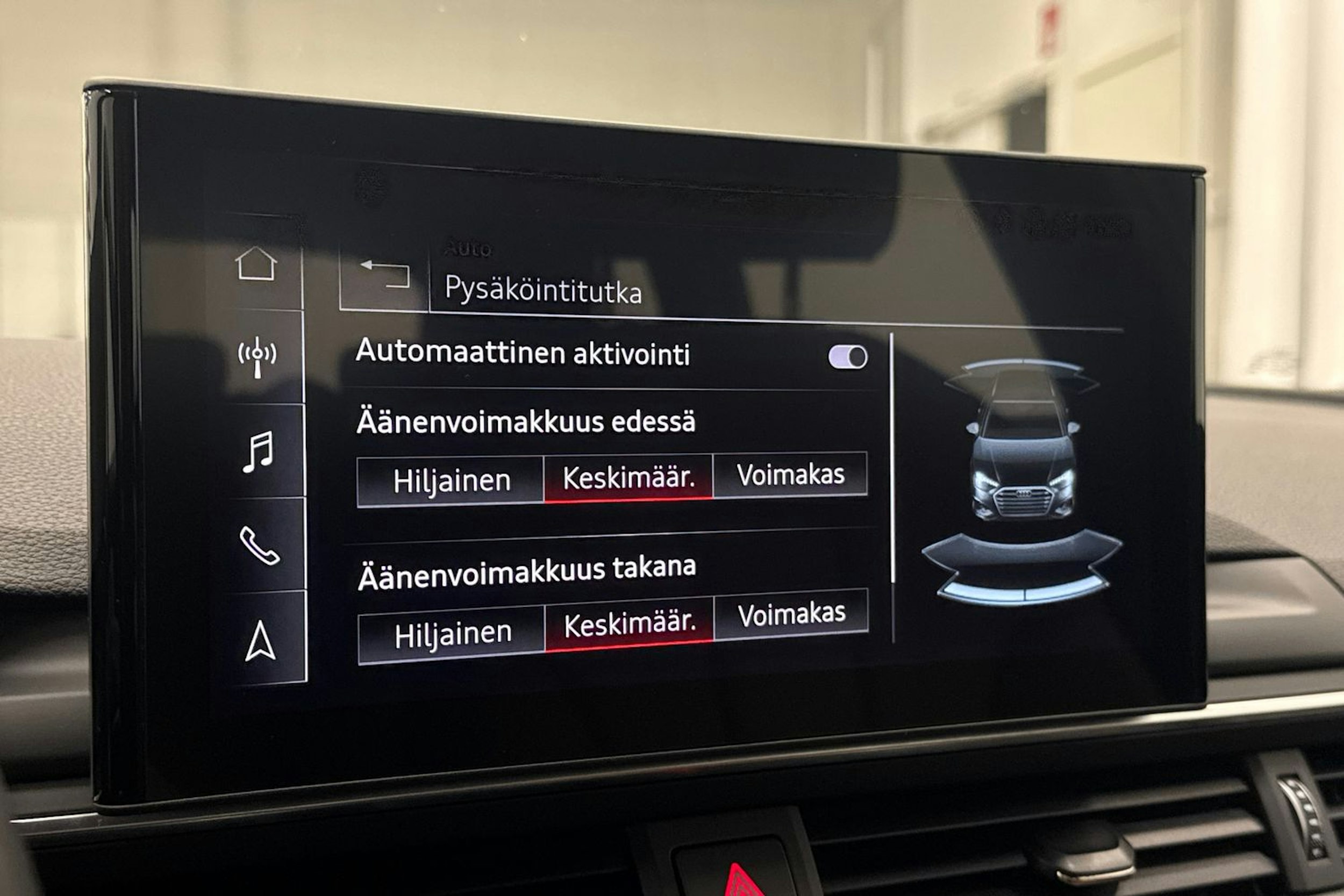 Sininen Audi A4 2019 kuva 28.