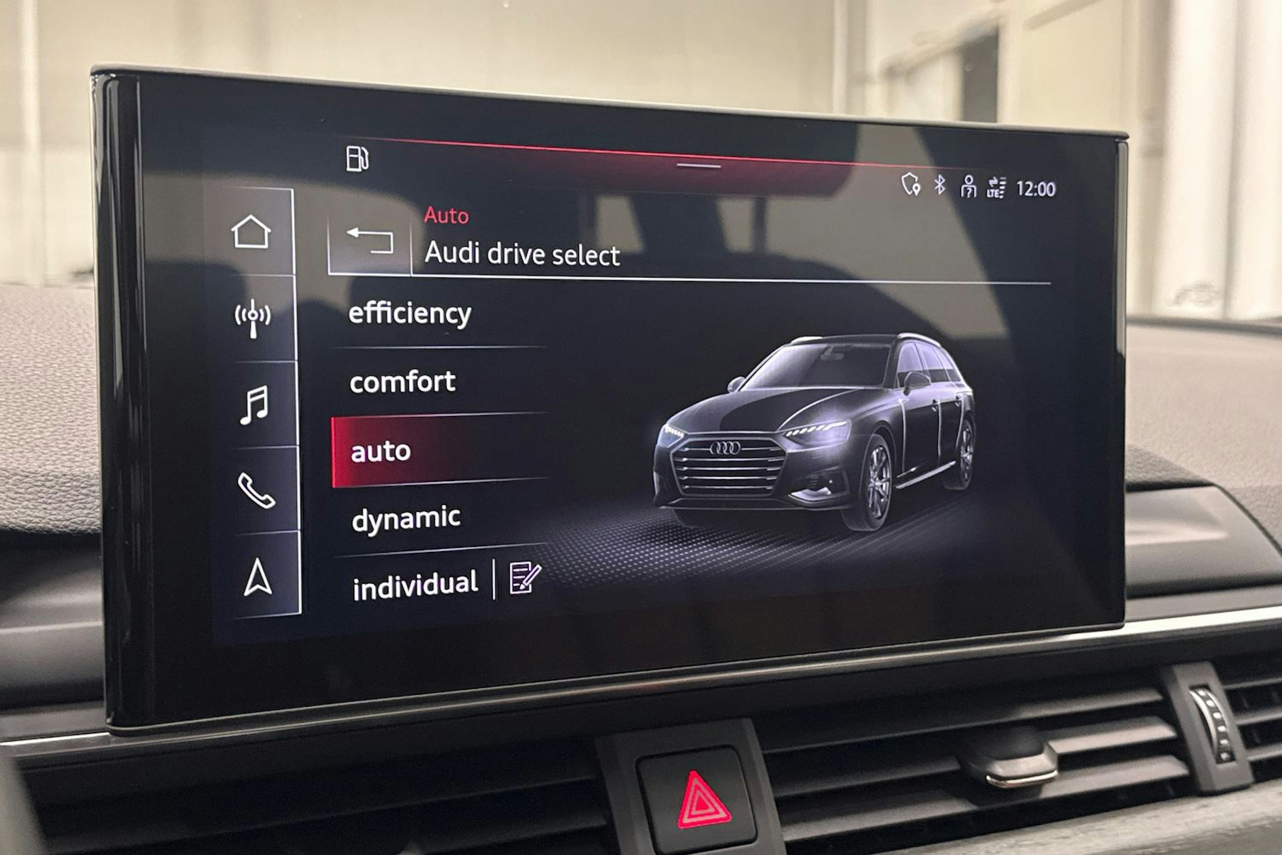 Sininen Audi A4 2019 kuva 30.
