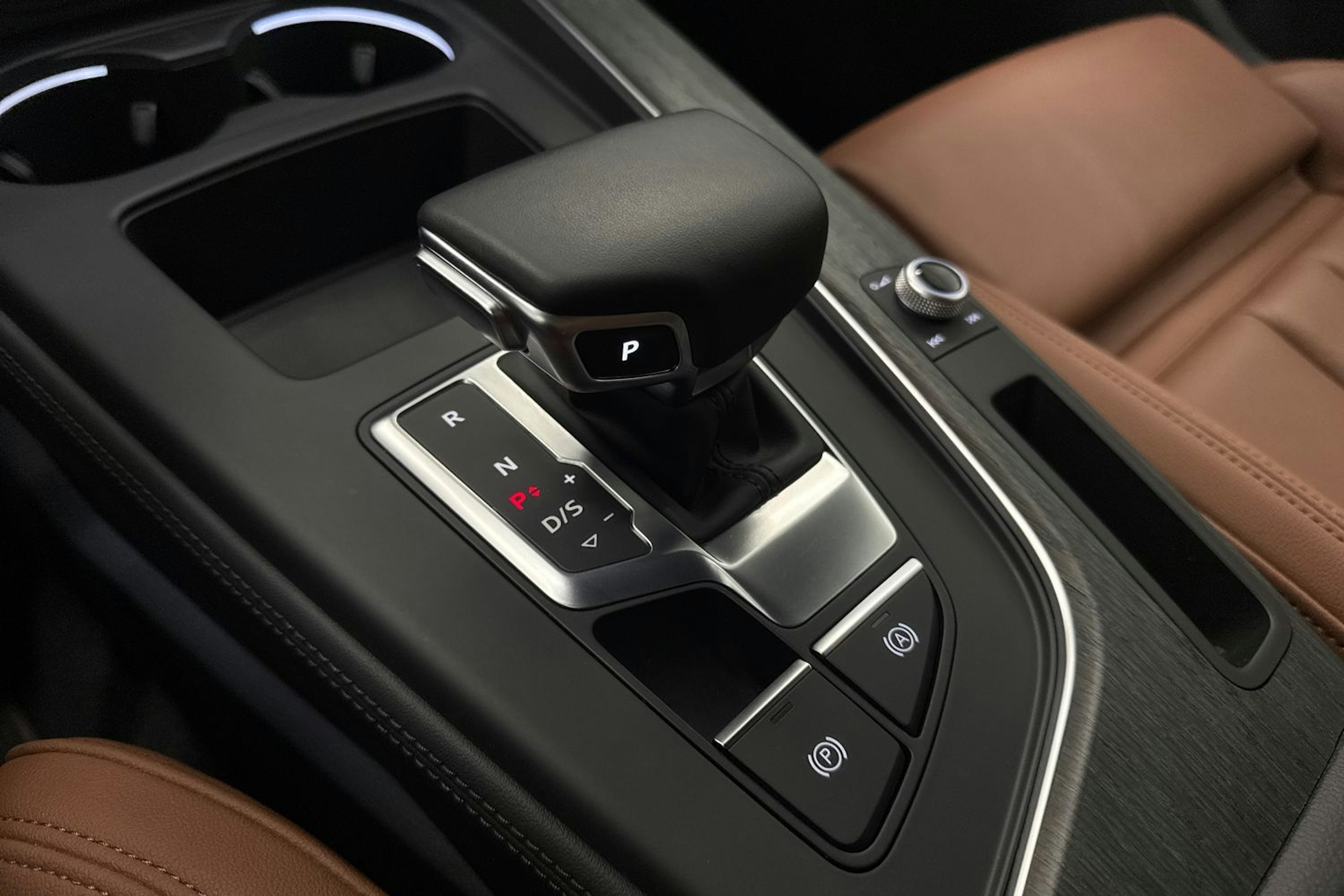 Sininen Audi A4 2019 kuva 35.