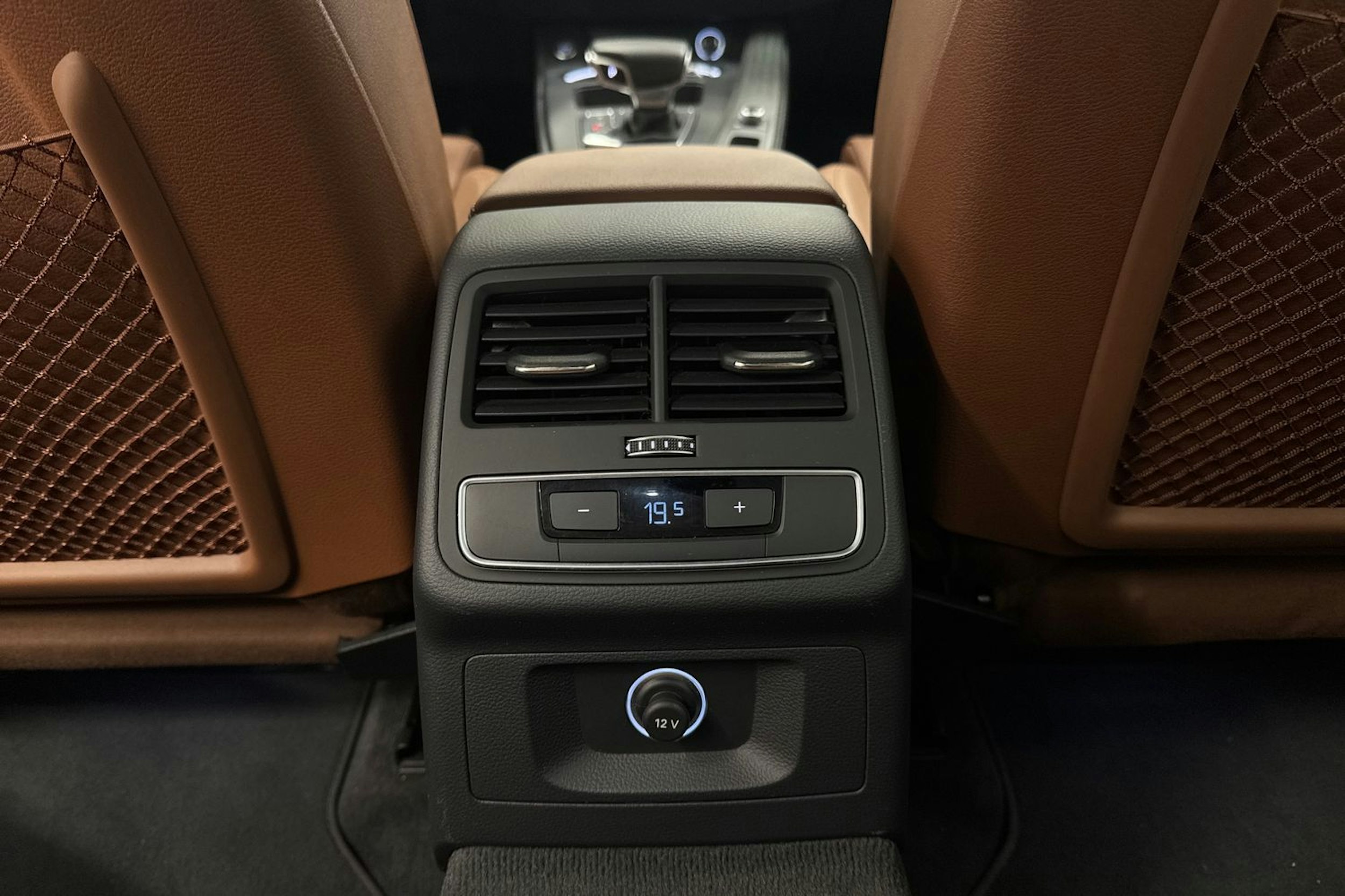 Sininen Audi A4 2019 kuva 37.