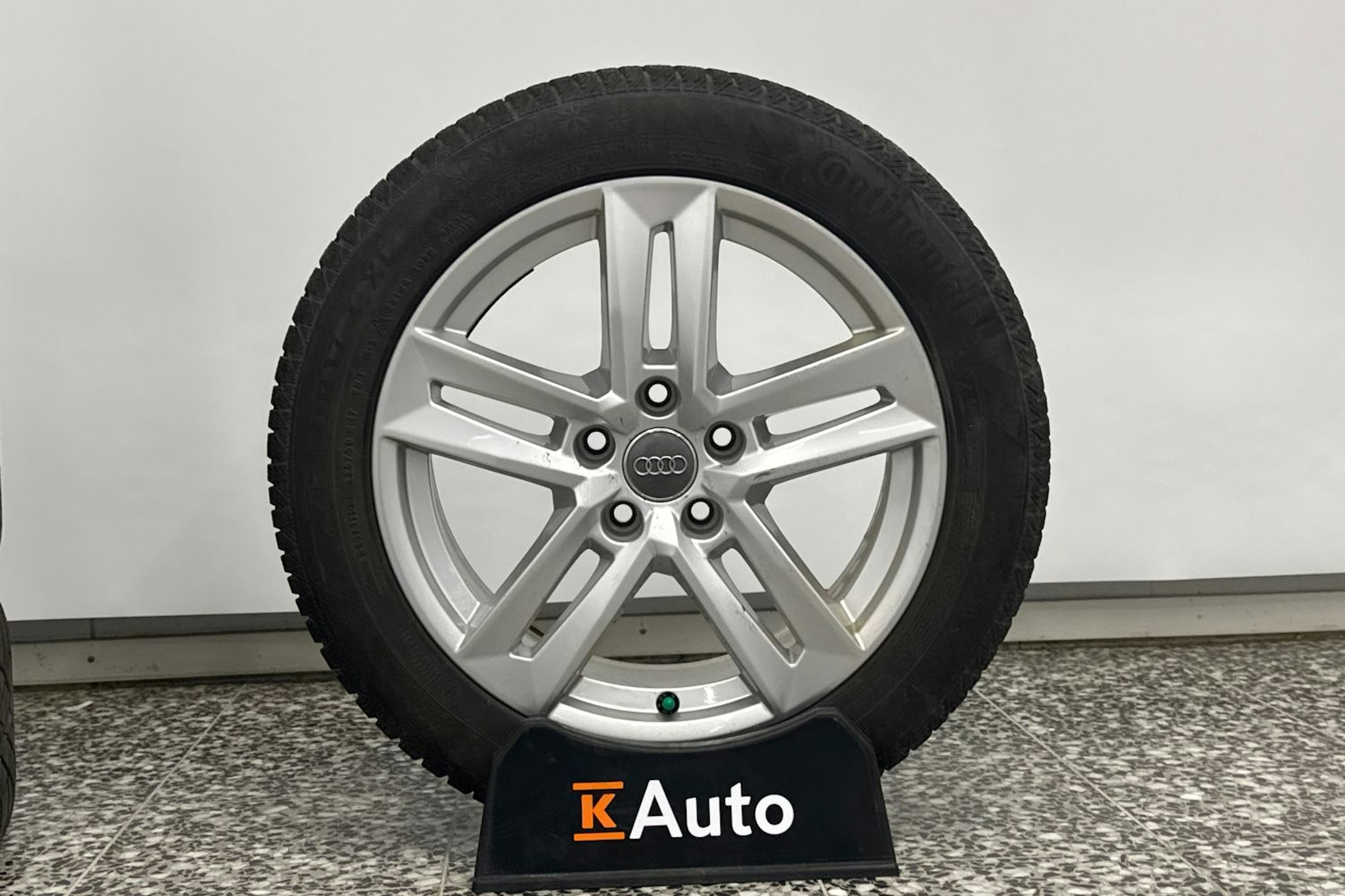 Sininen Audi A4 2019 kuva 42.