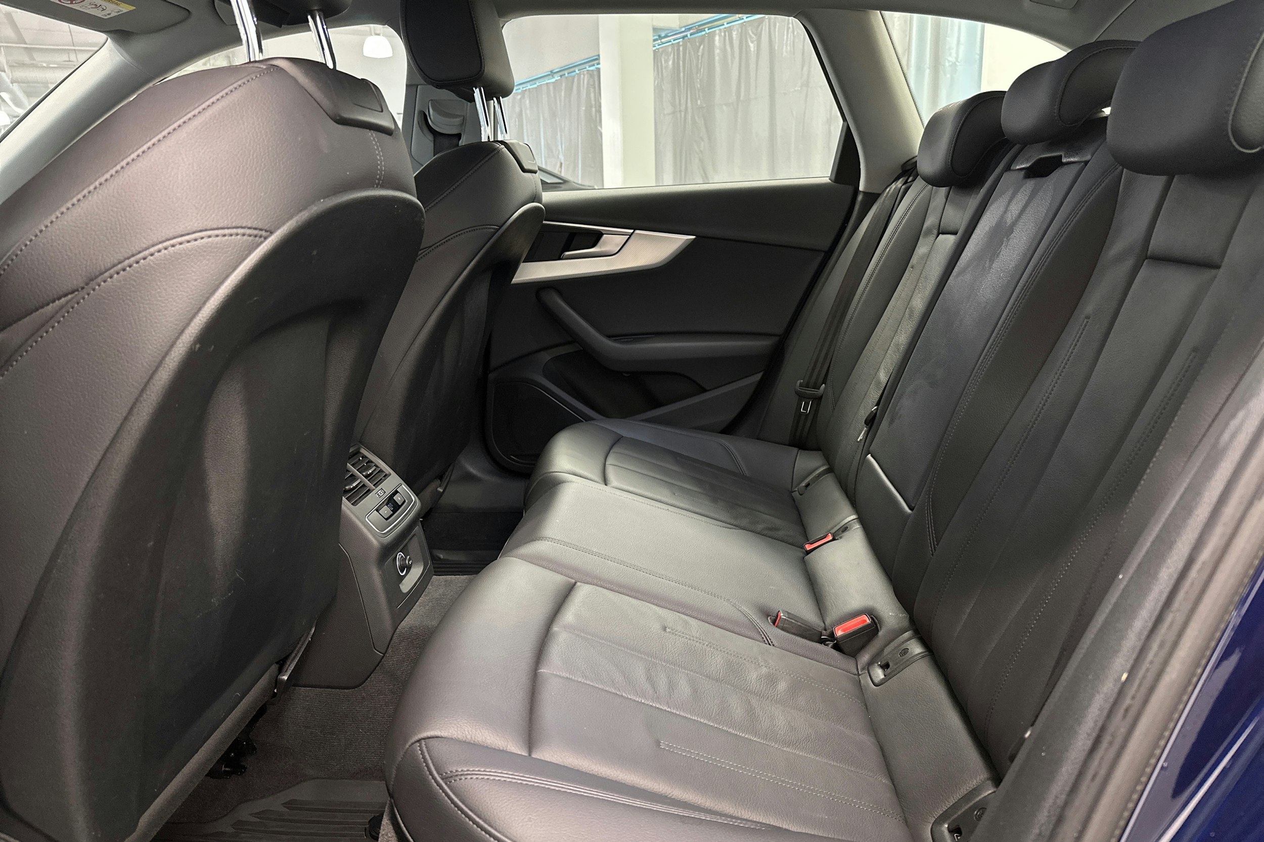 Sininen Audi A4 2019 kuva 8.