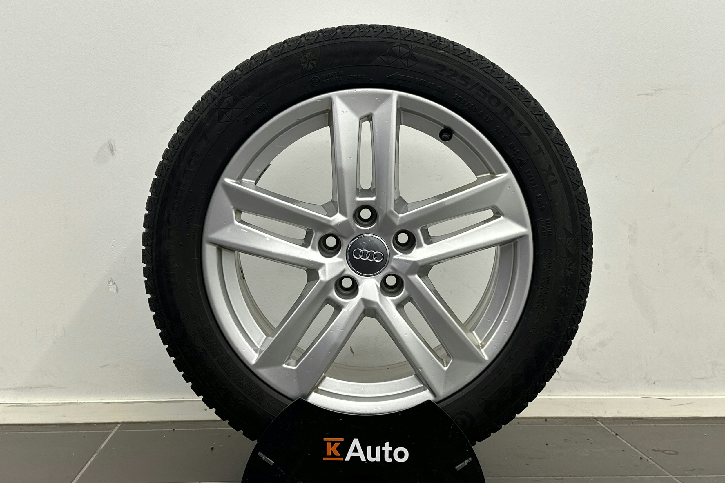 Sininen Audi A4 2019 kuva 10.