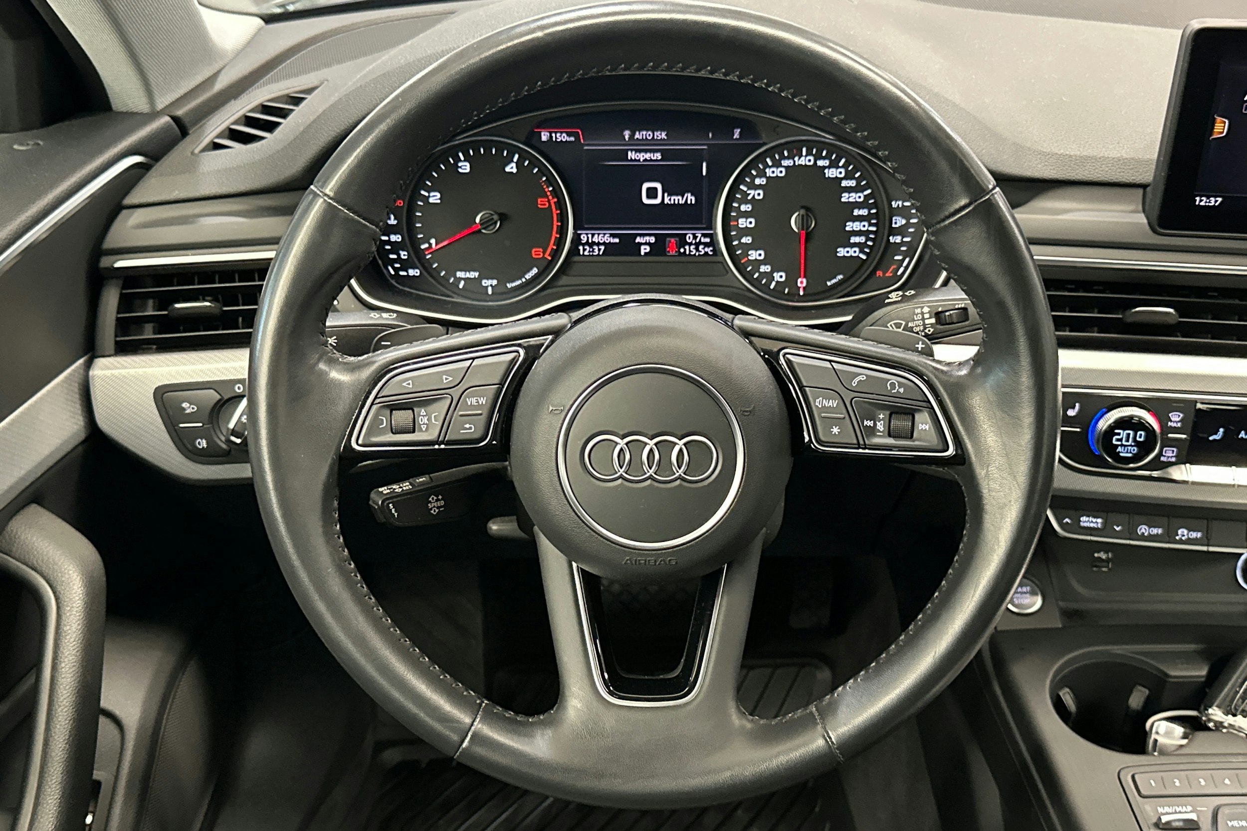 Sininen Audi A4 2019 kuva 12.