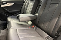 Sininen Audi A4 2019 kuva 13.