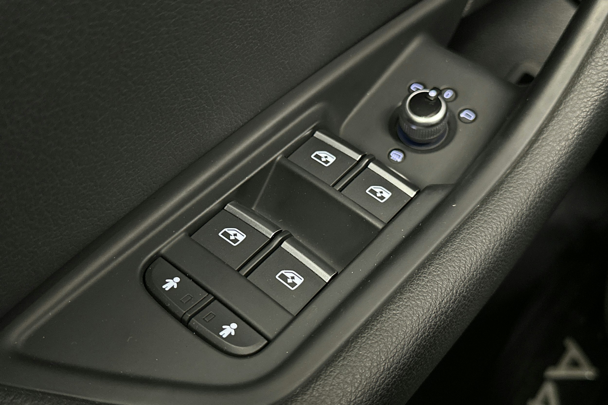 Sininen Audi A4 2019 kuva 14.