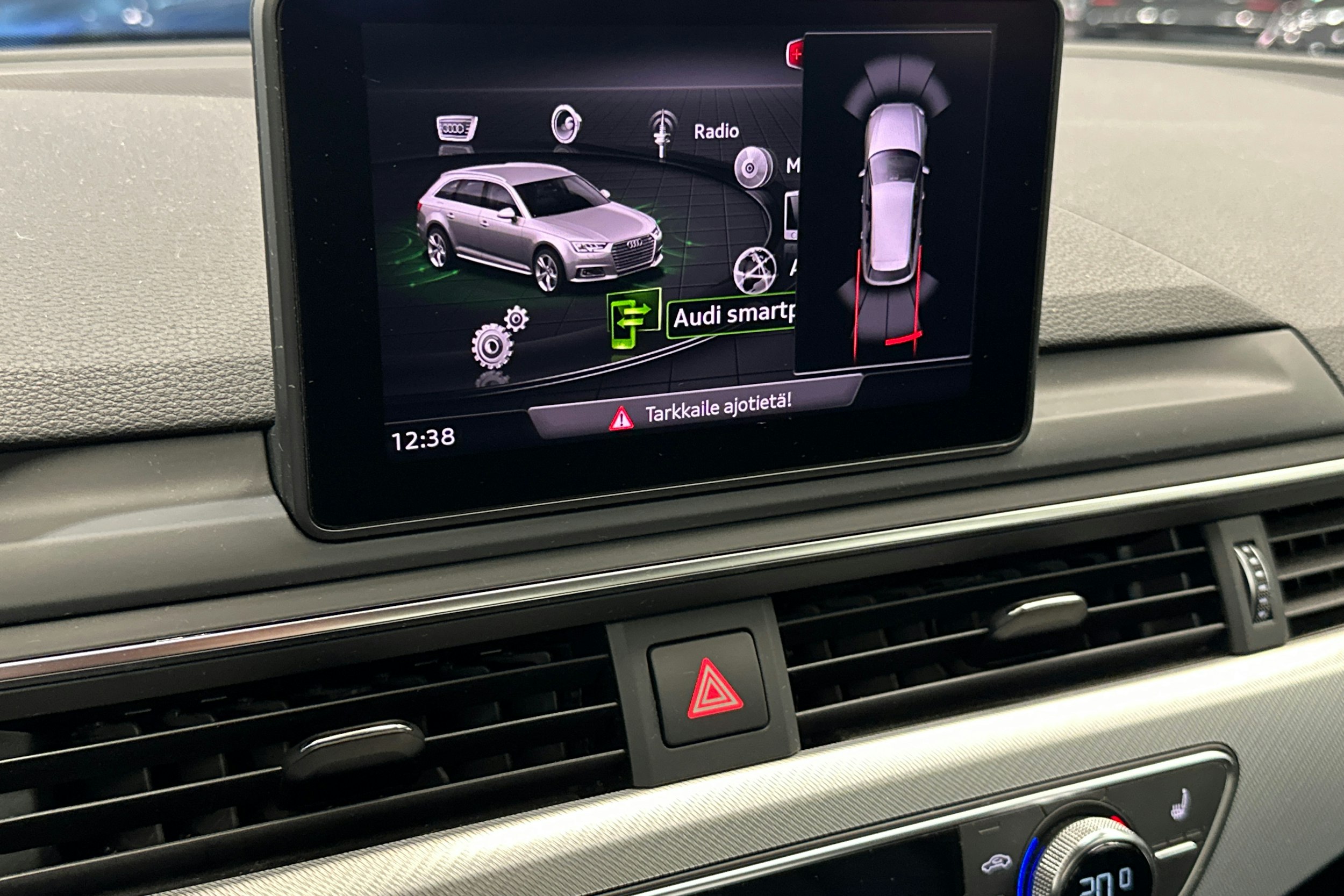 Sininen Audi A4 2019 kuva 17.