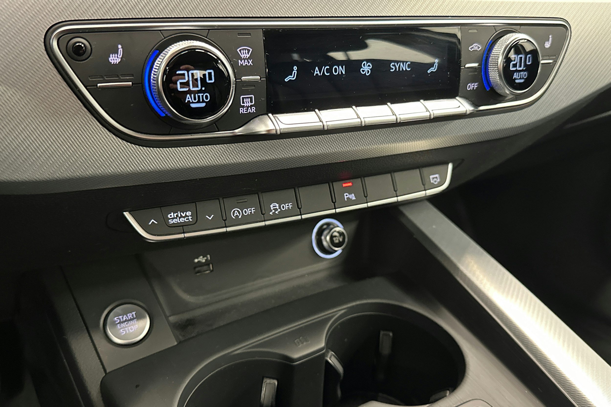 Sininen Audi A4 2019 kuva 18.