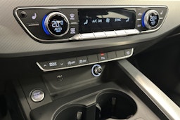 Sininen Audi A4 2019 kuva 18.