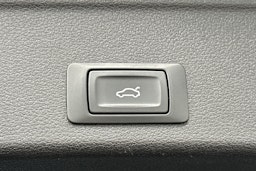 Sininen Audi A4 2019 kuva 23.