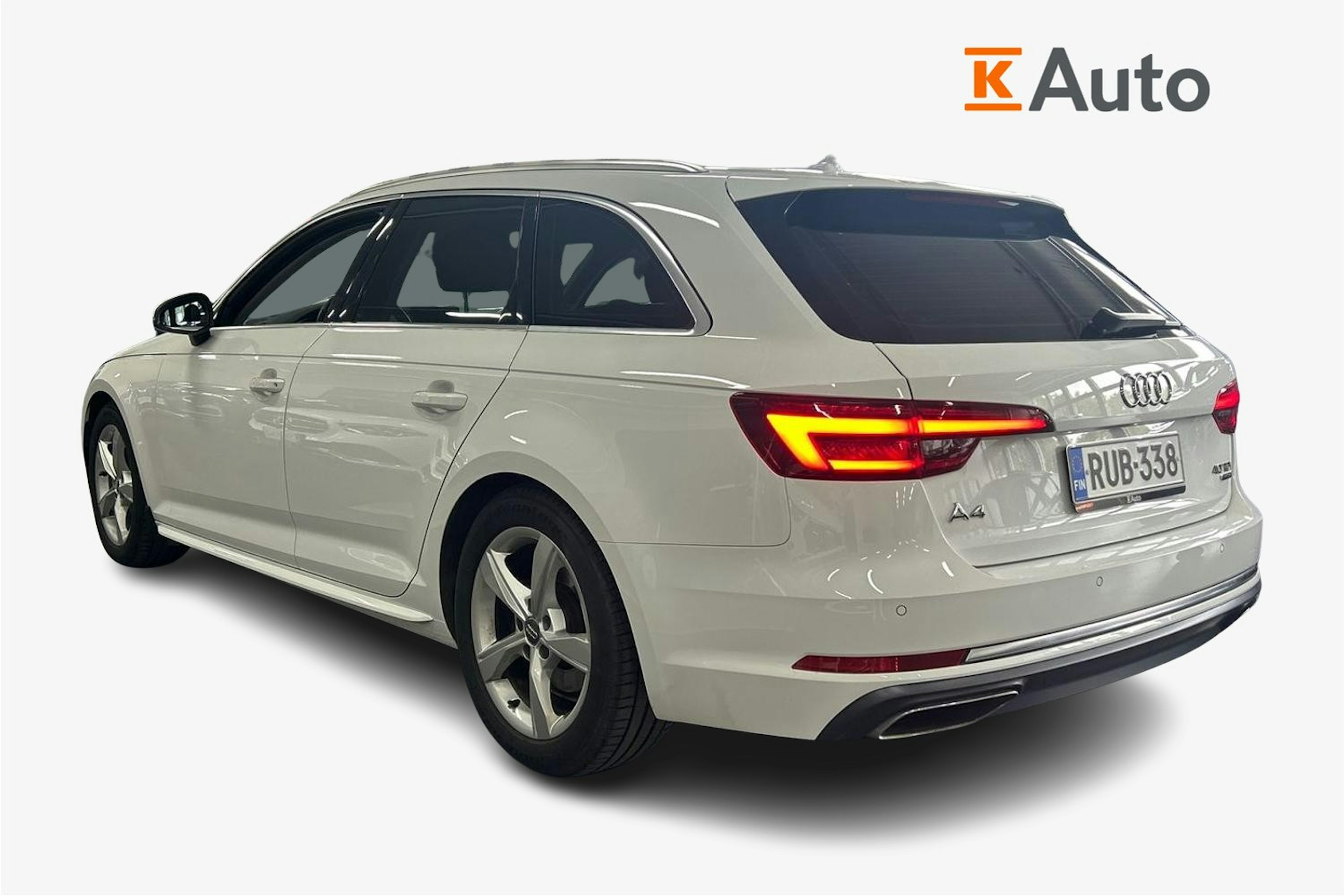 Valkoinen Audi A4 2019 kuva 2.