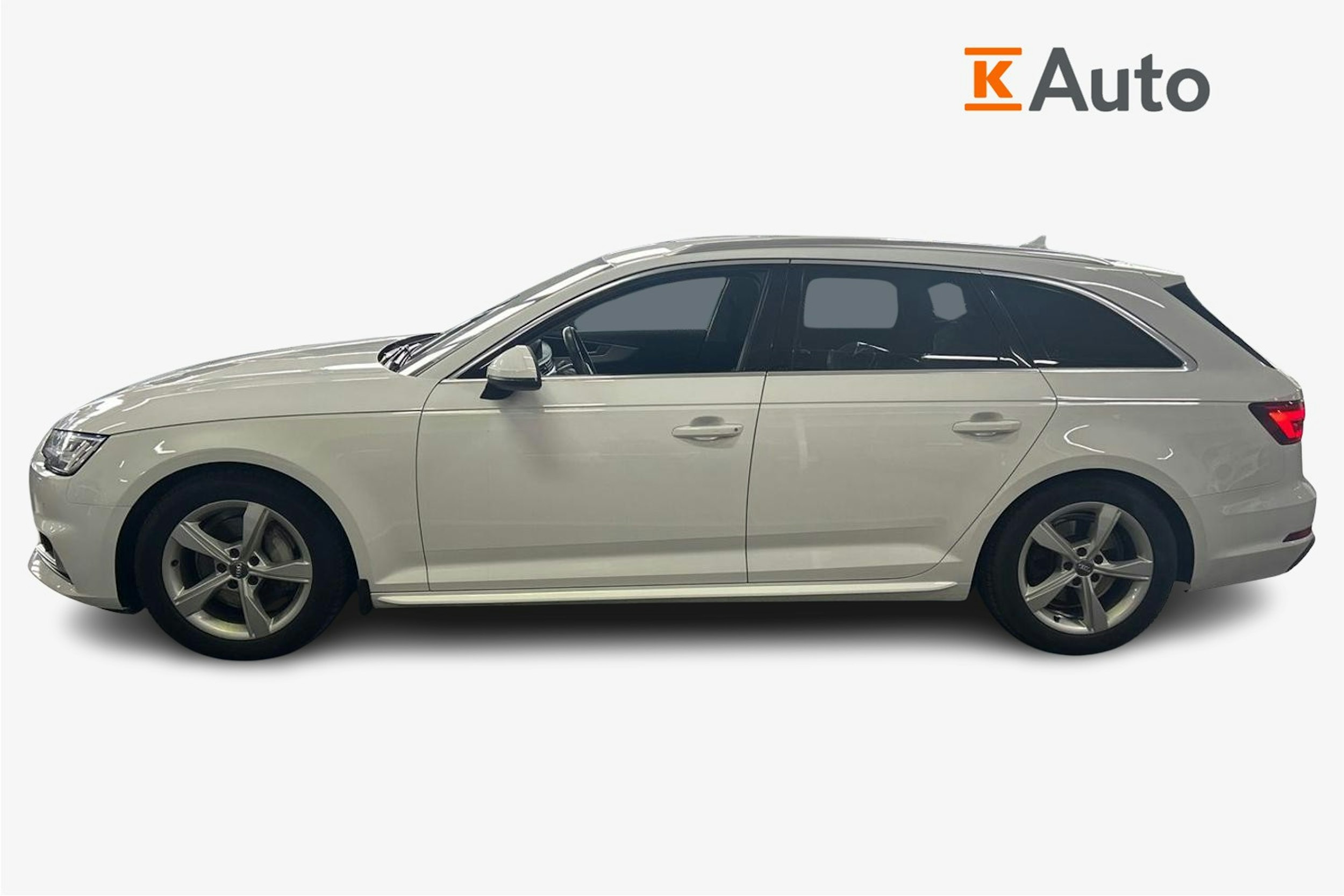 Valkoinen Audi A4 2019 kuva 6.