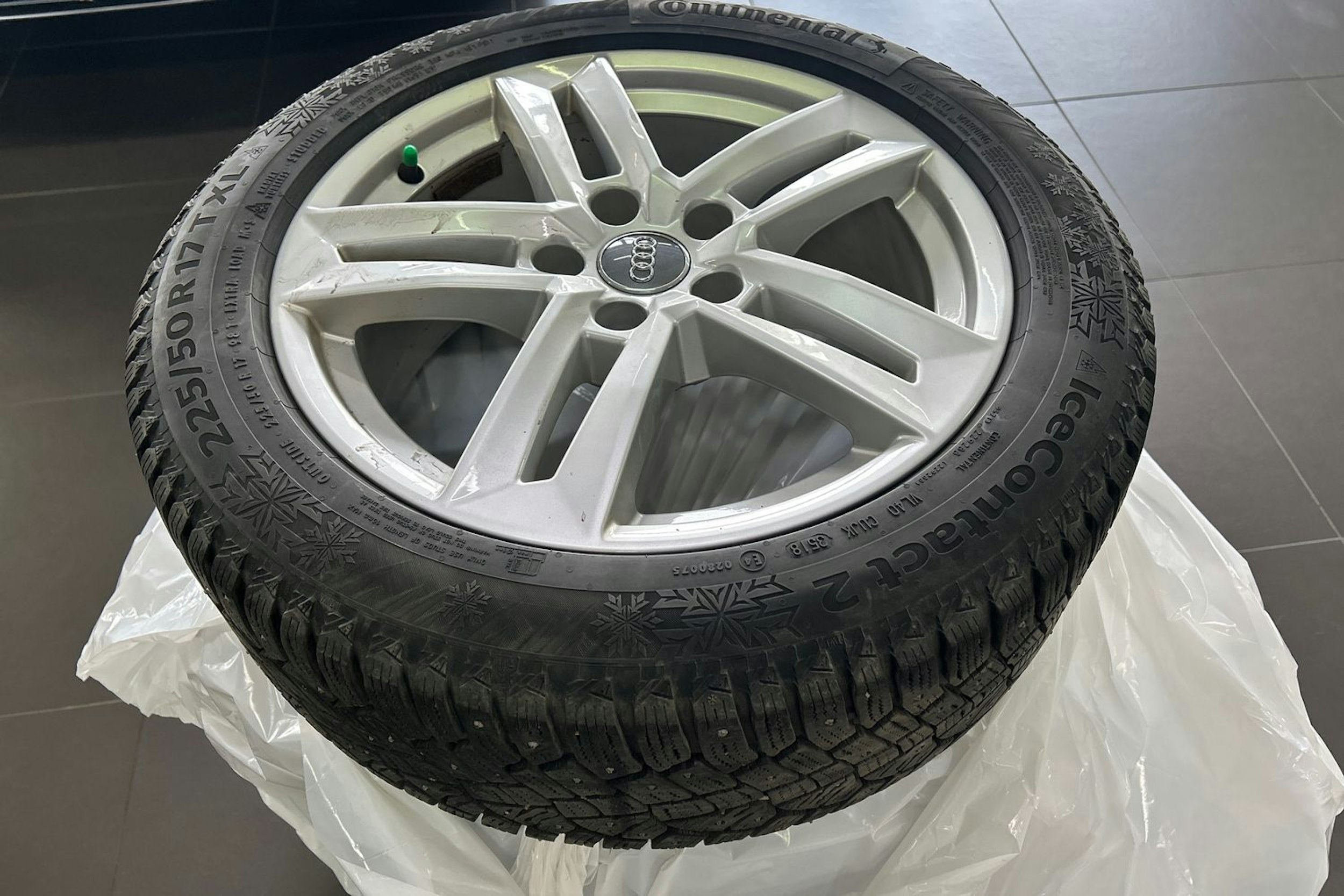 Valkoinen Audi A4 2019 kuva 13.
