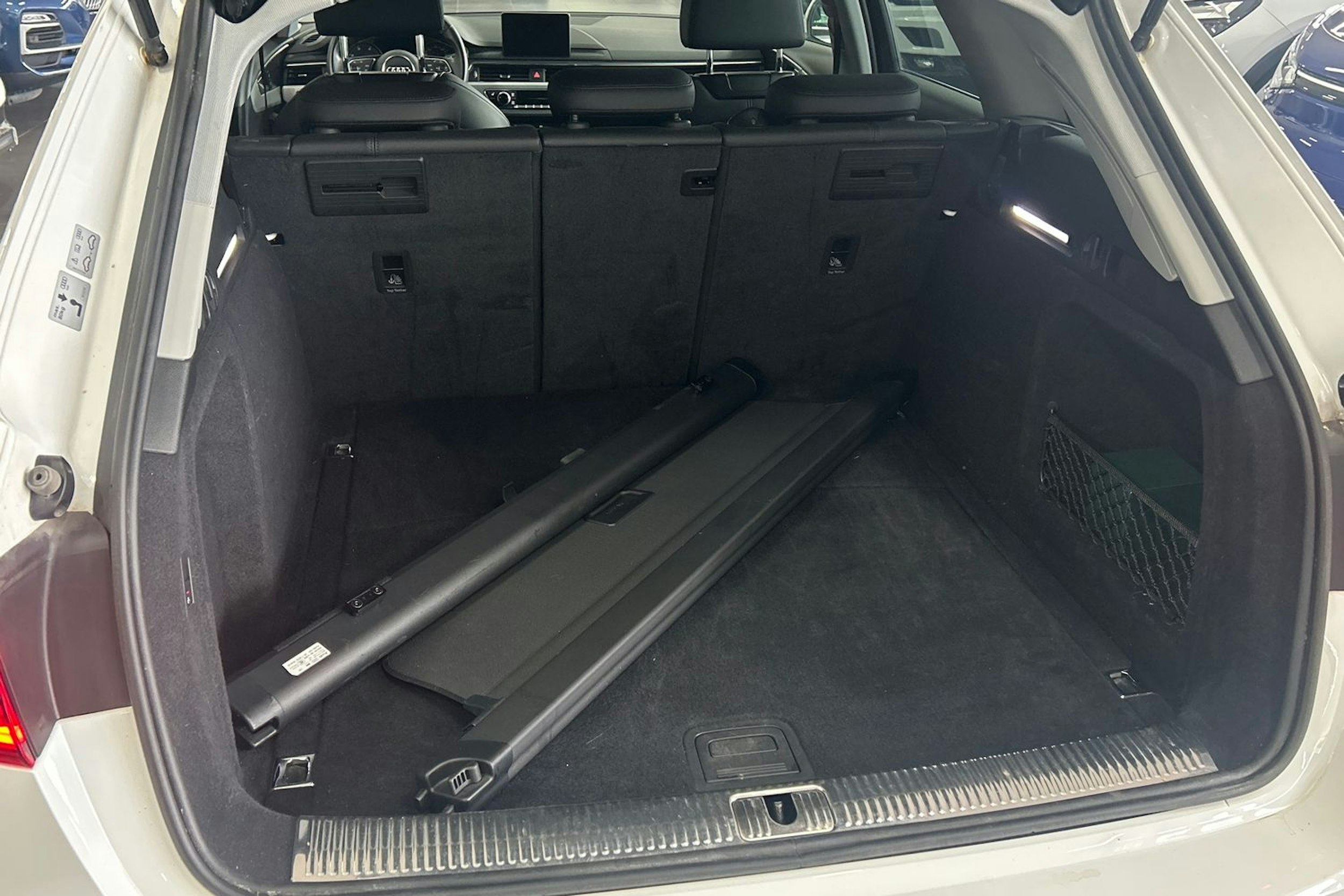 Valkoinen Audi A4 2019 kuva 14.