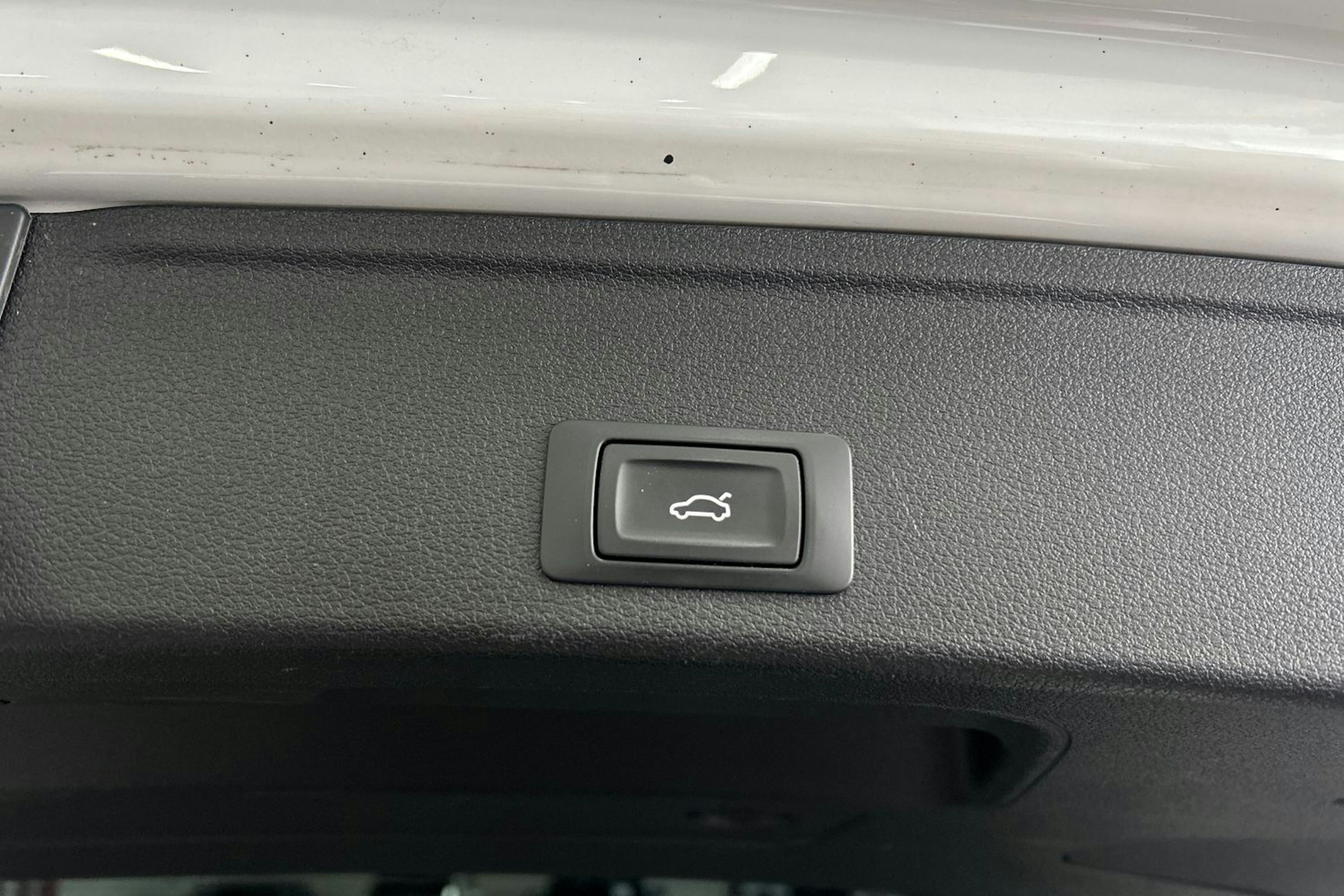 Valkoinen Audi A4 2019 kuva 15.