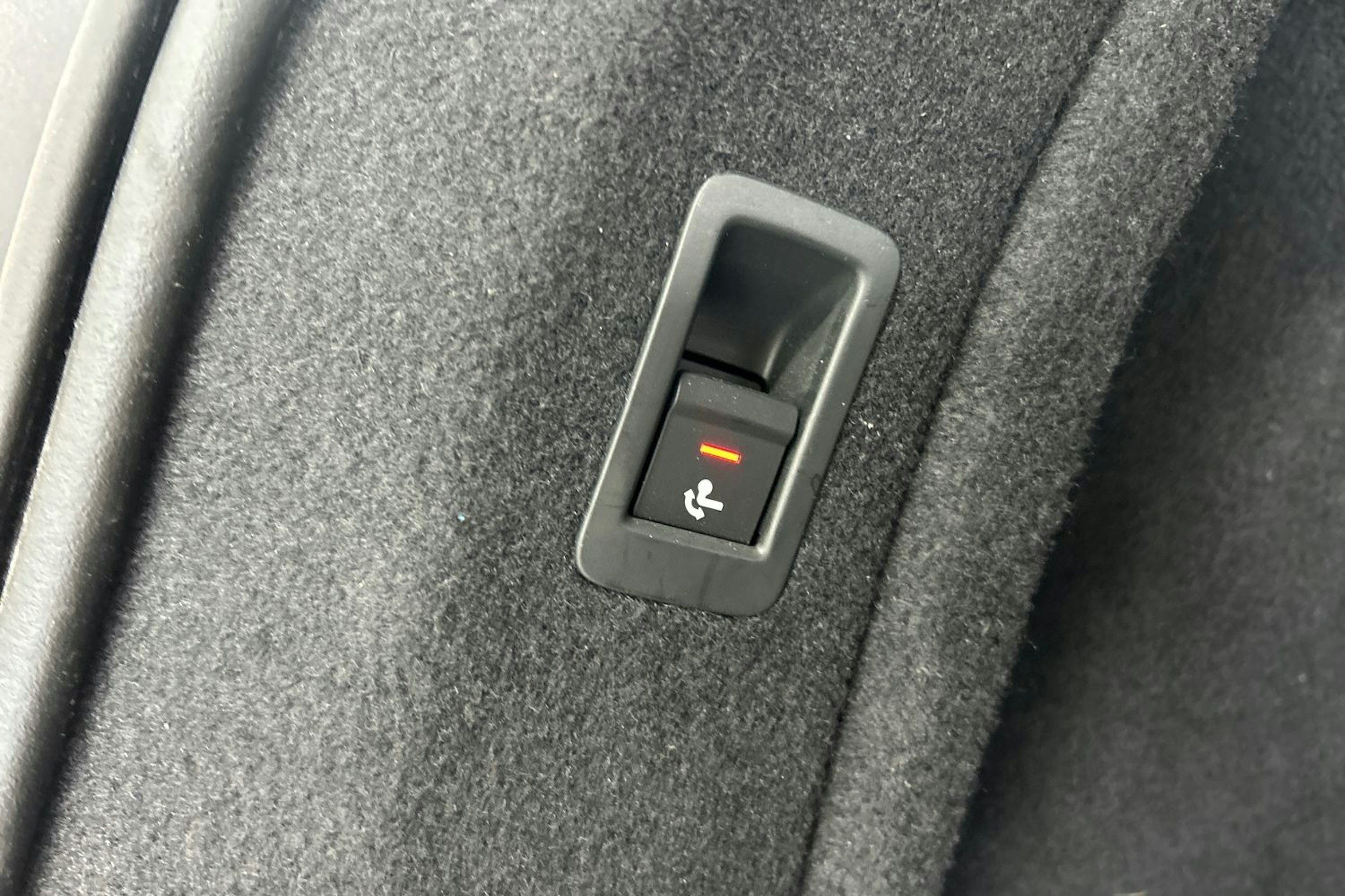 Valkoinen Audi A4 2019 kuva 16.