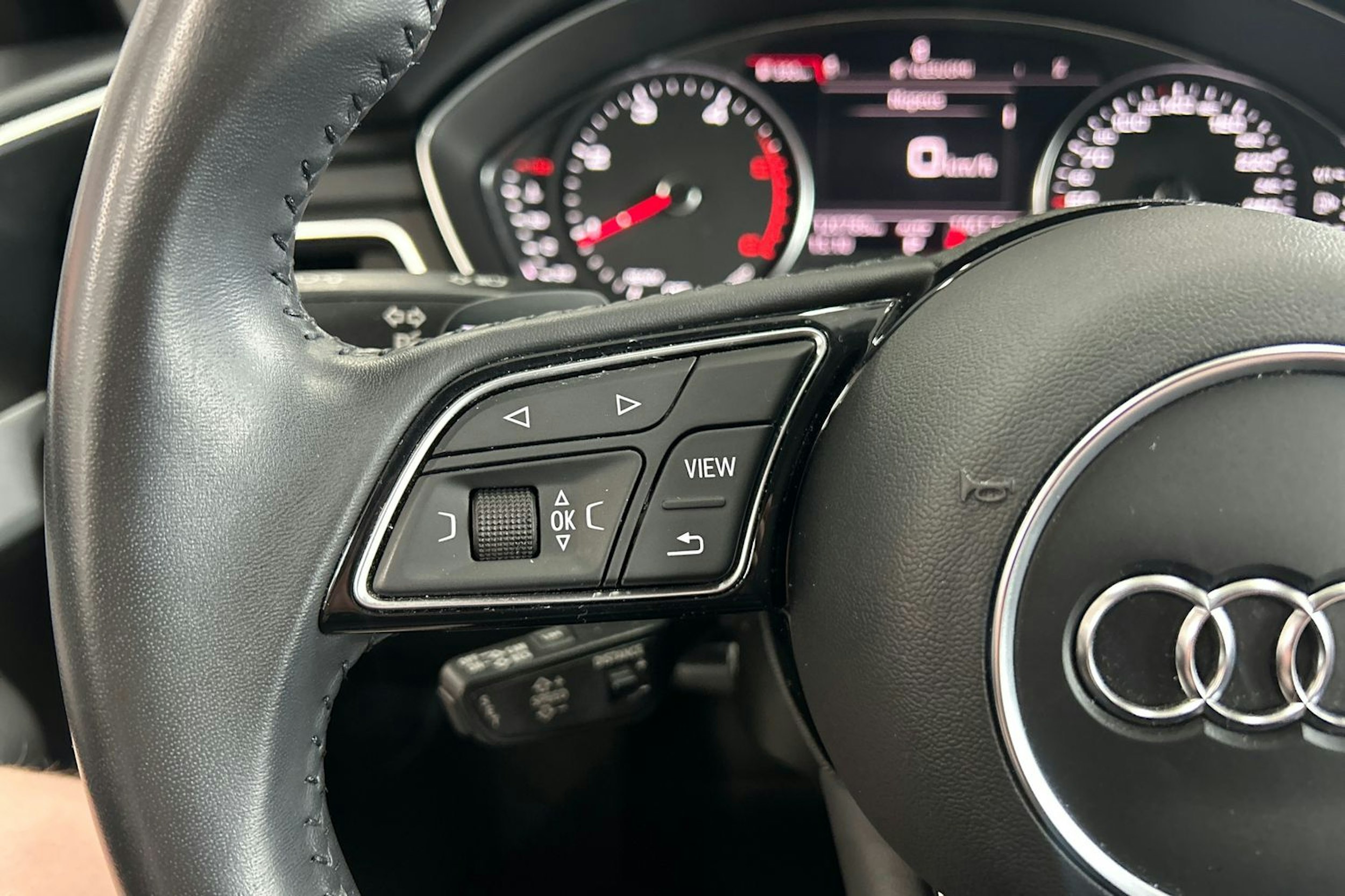 Valkoinen Audi A4 2019 kuva 18.