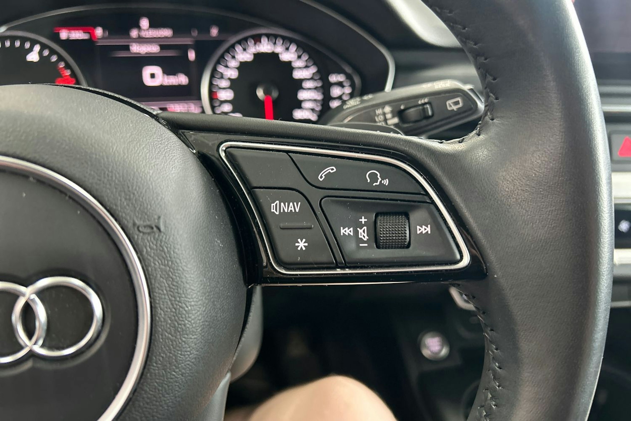 Valkoinen Audi A4 2019 kuva 19.