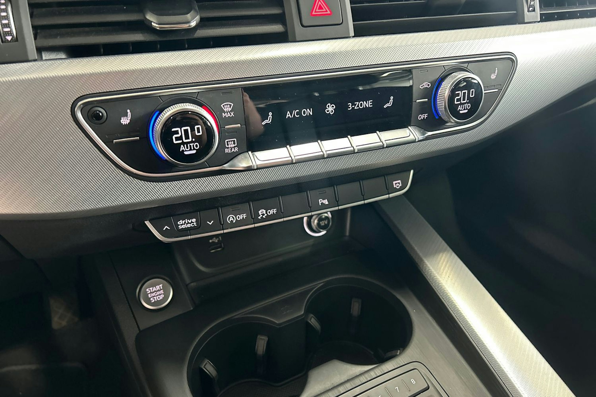 Valkoinen Audi A4 2019 kuva 25.