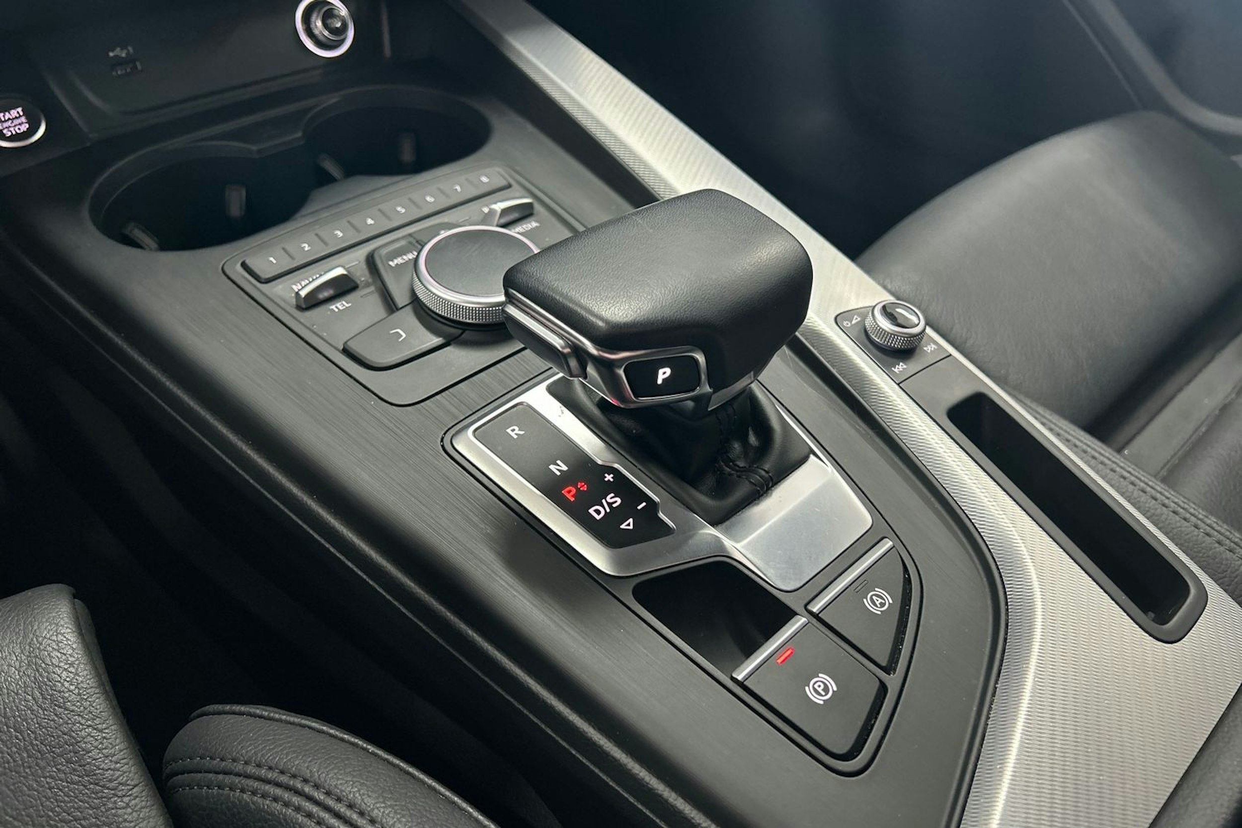 Valkoinen Audi A4 2019 kuva 26.
