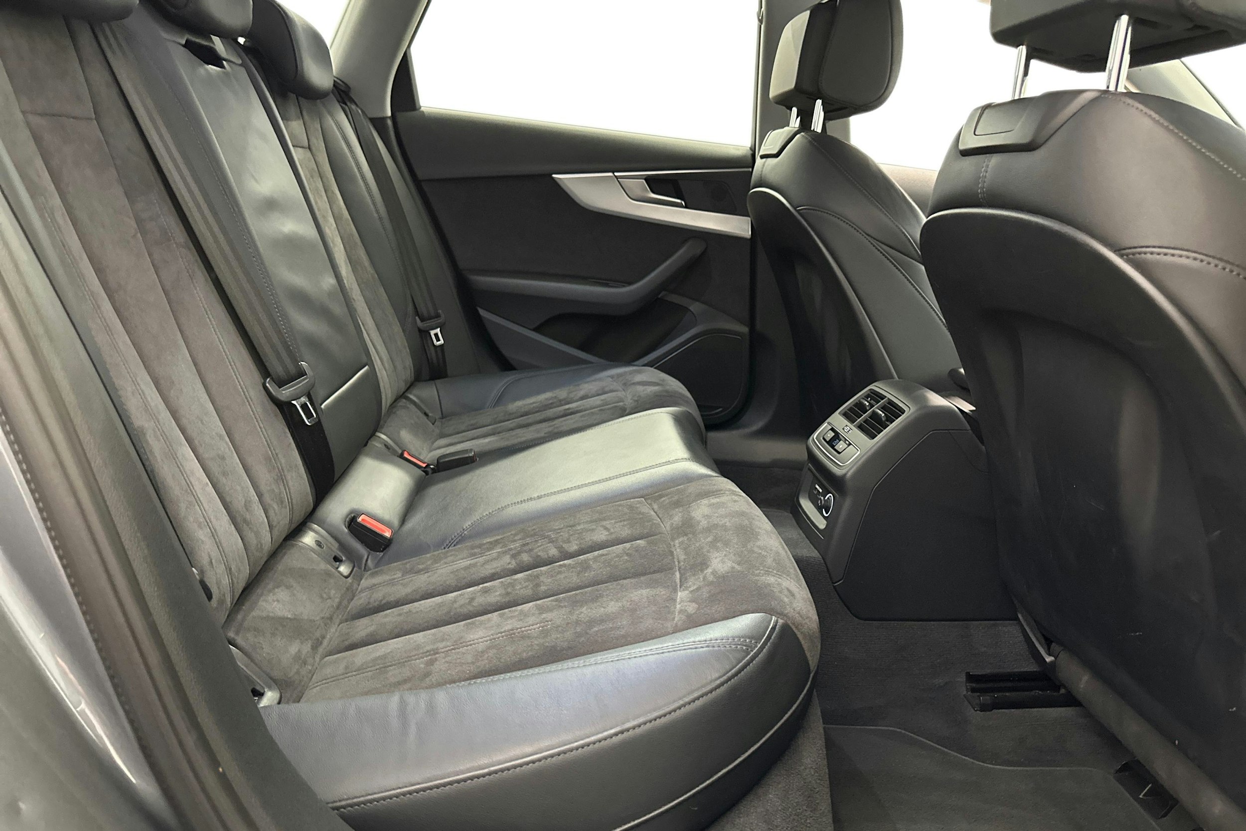 harmaa Audi A4 2019 kuva 11.