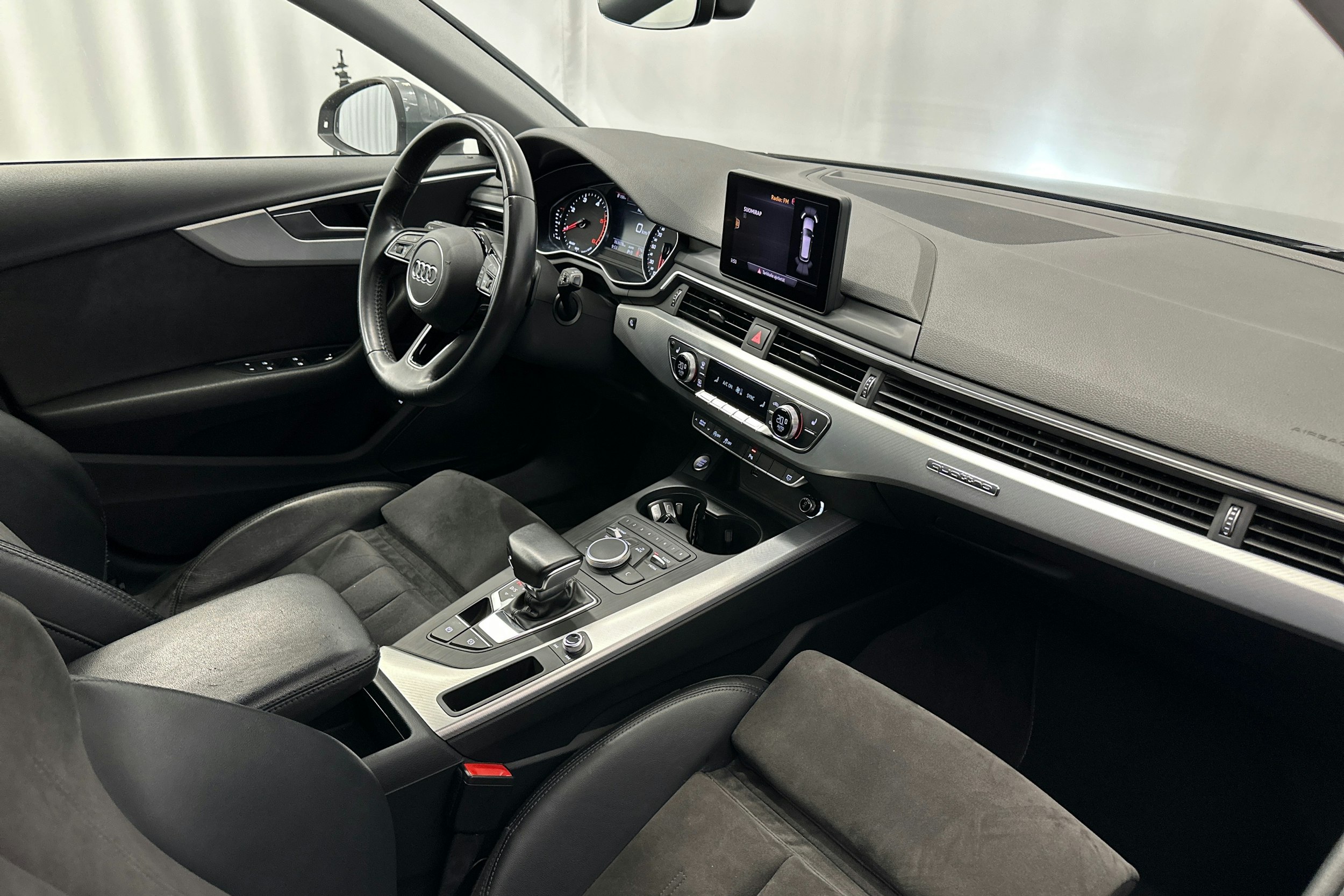 harmaa Audi A4 2019 kuva 13.