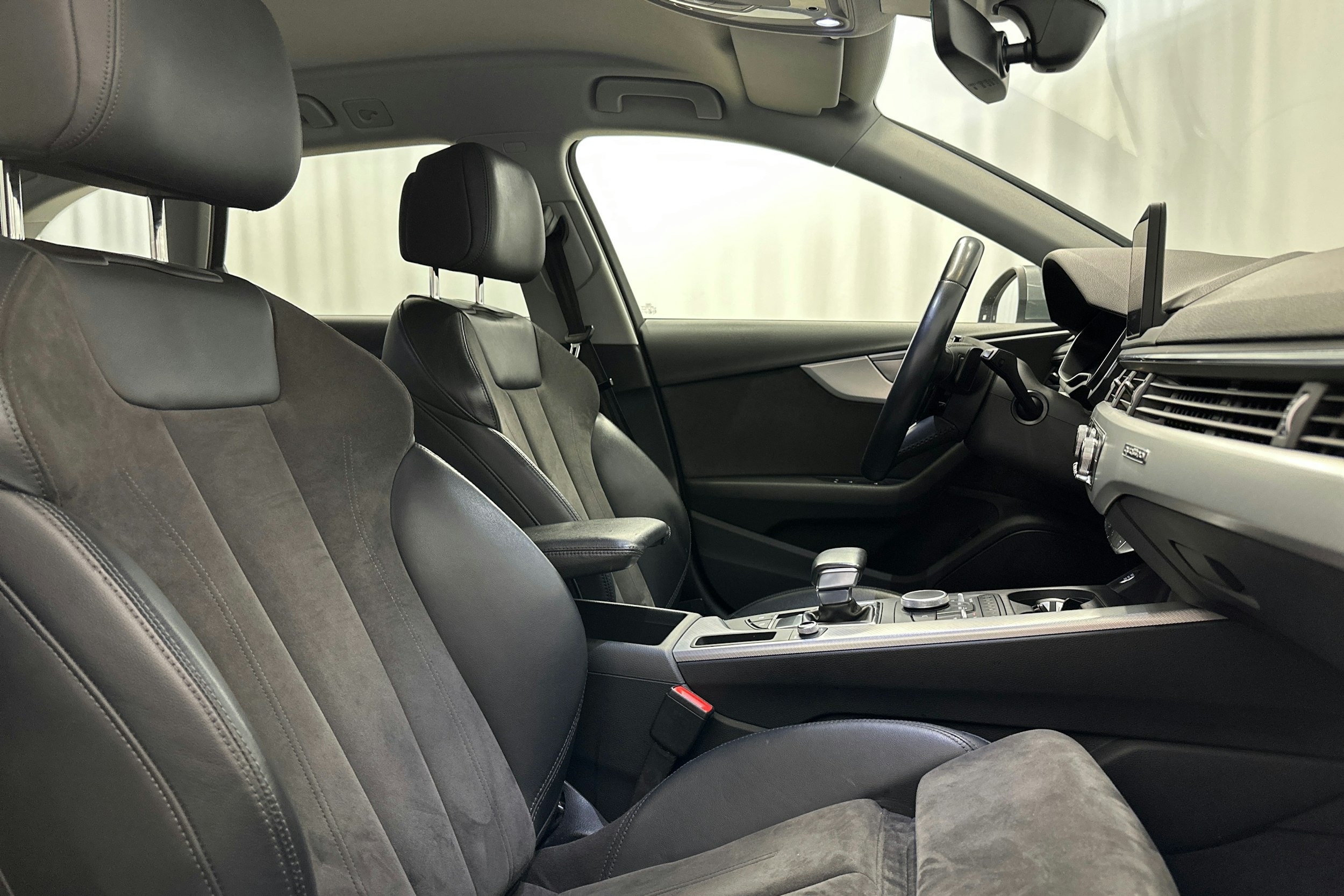 harmaa Audi A4 2019 kuva 14.