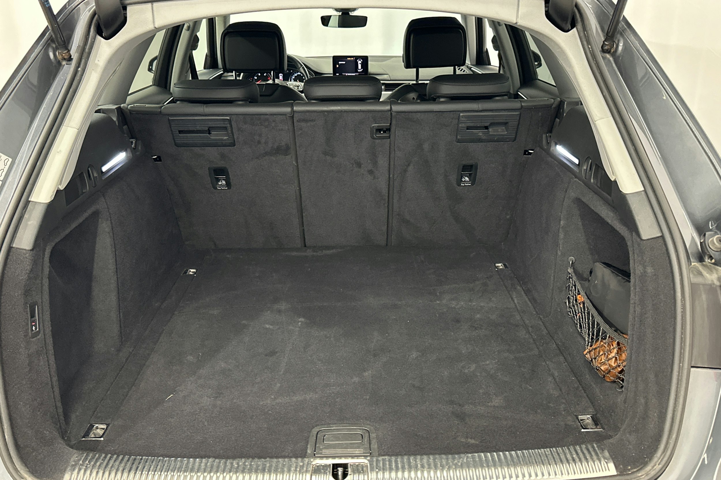harmaa Audi A4 2019 kuva 15.