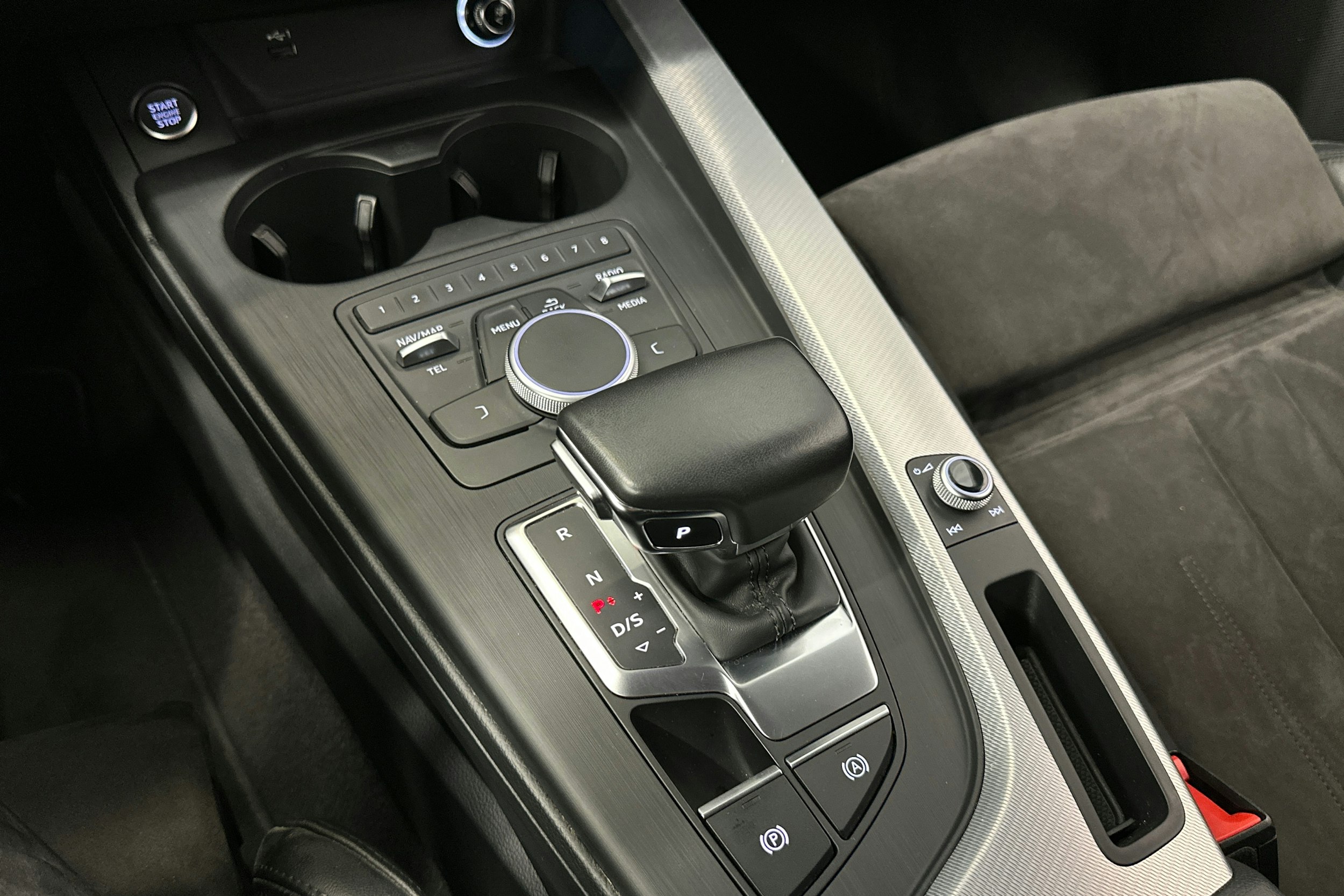 harmaa Audi A4 2019 kuva 26.