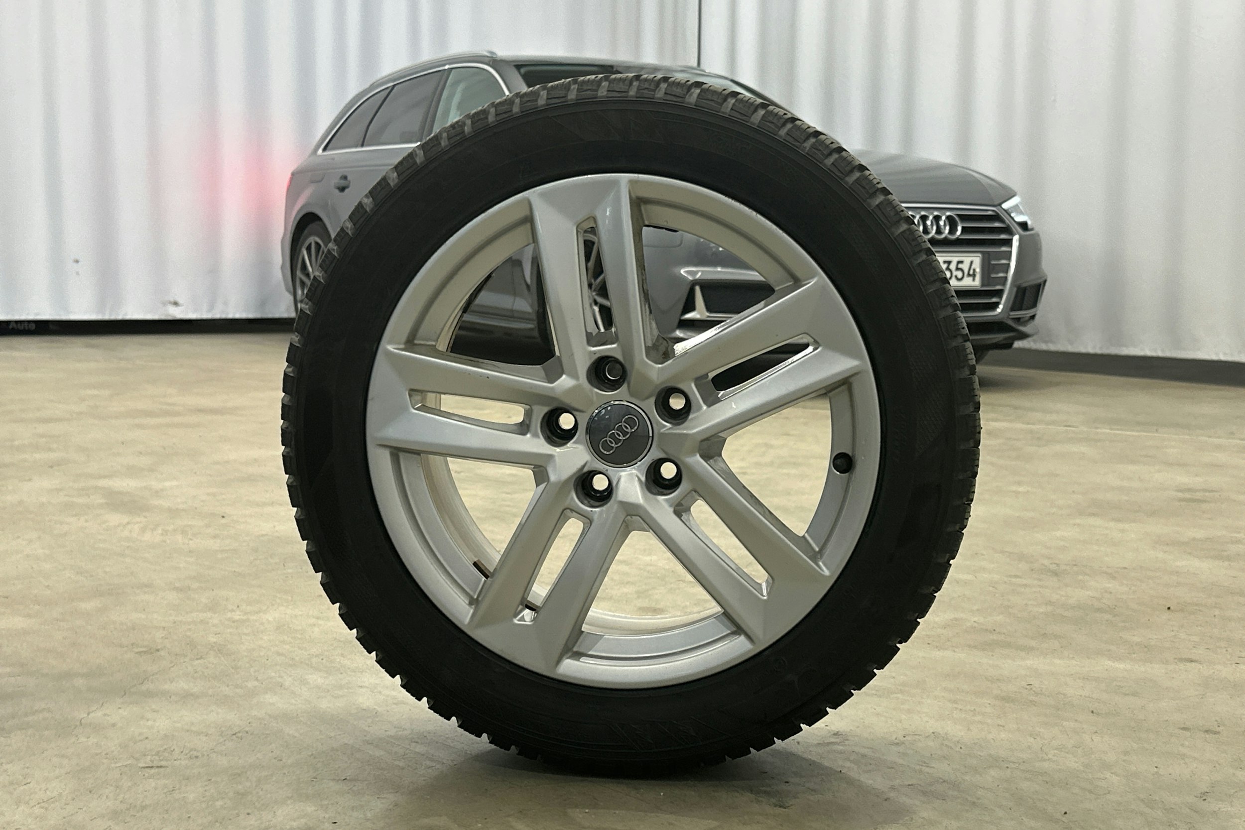 harmaa Audi A4 2019 kuva 35.