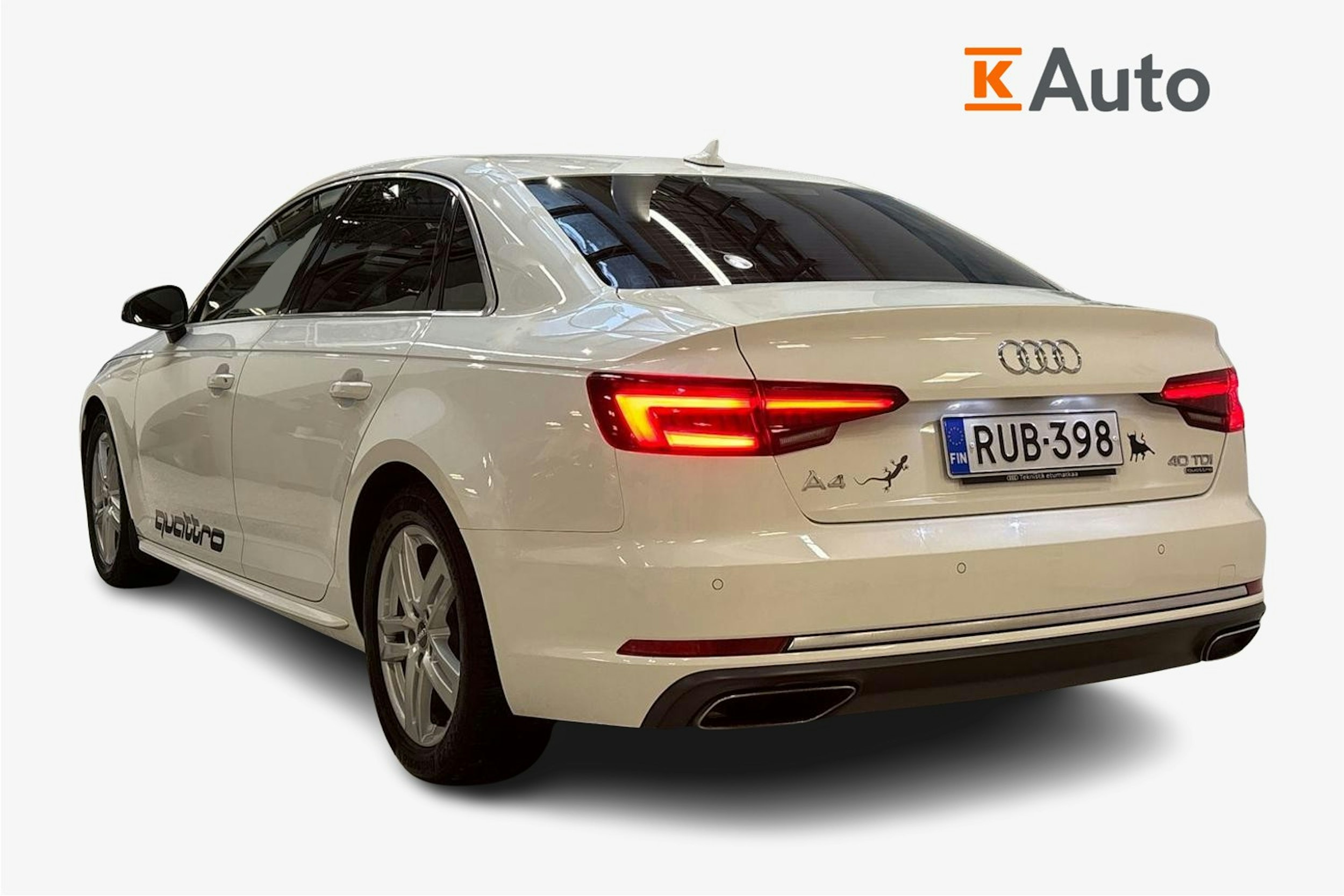 valkoinen Audi A4 2019 kuva 2.