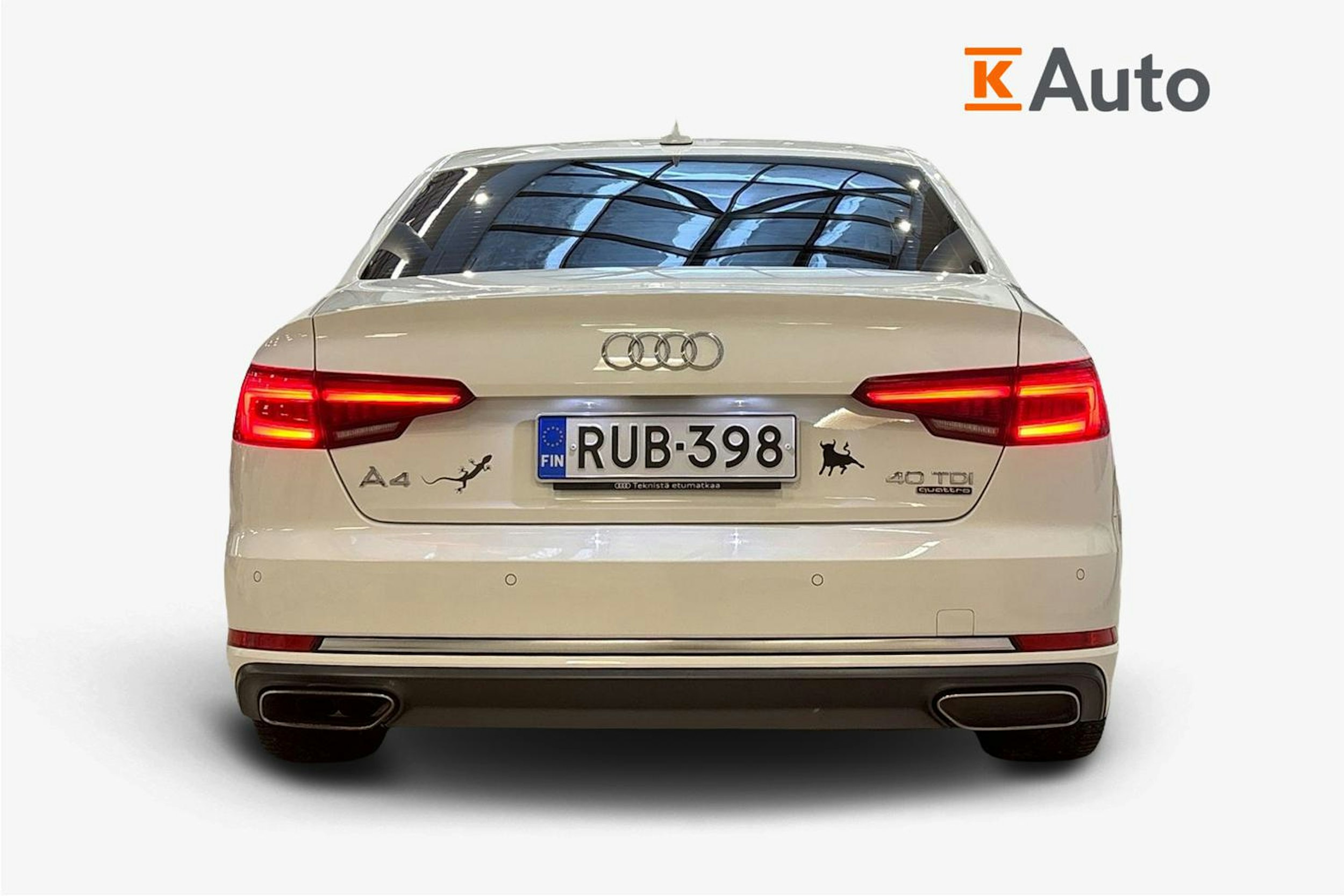 valkoinen Audi A4 2019 kuva 3.