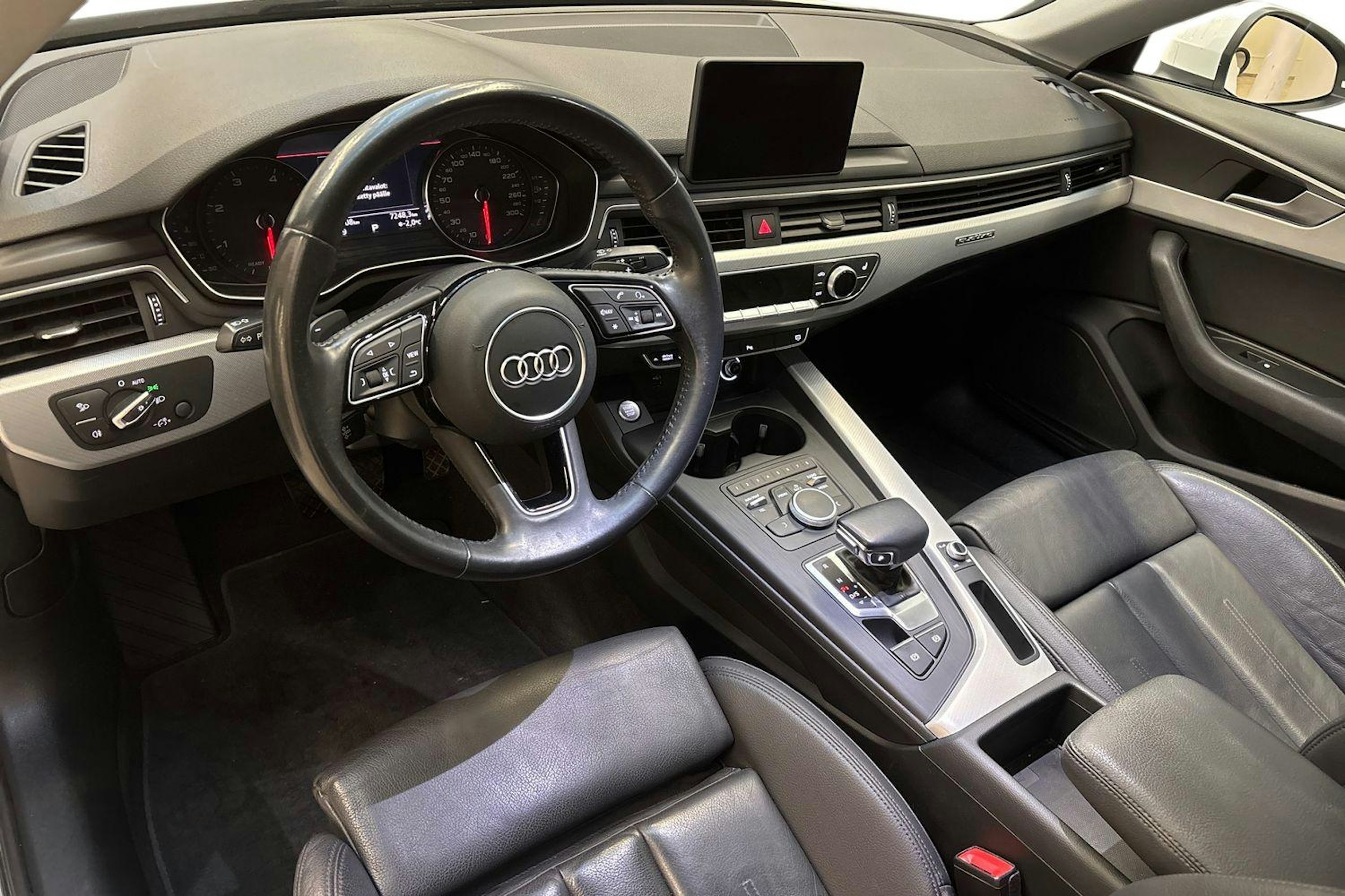 valkoinen Audi A4 2019 kuva 7.