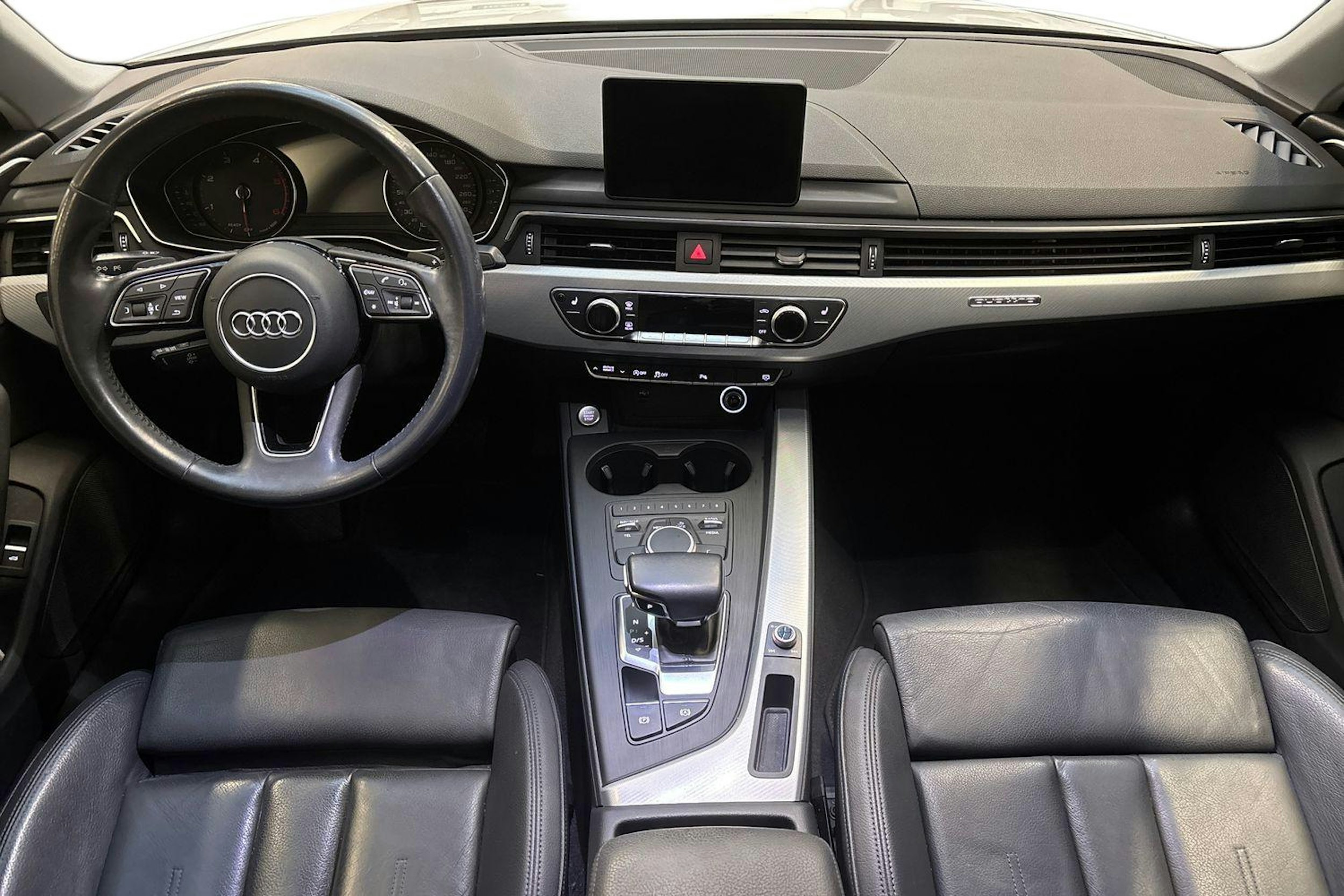 valkoinen Audi A4 2019 kuva 9.