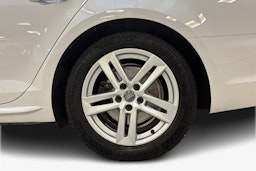 valkoinen Audi A4 2019 kuva 11.