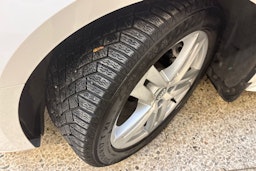 valkoinen Audi A4 2019 kuva 13.