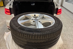 valkoinen Audi A4 2019 kuva 14.