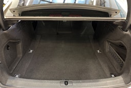 valkoinen Audi A4 2019 kuva 15.